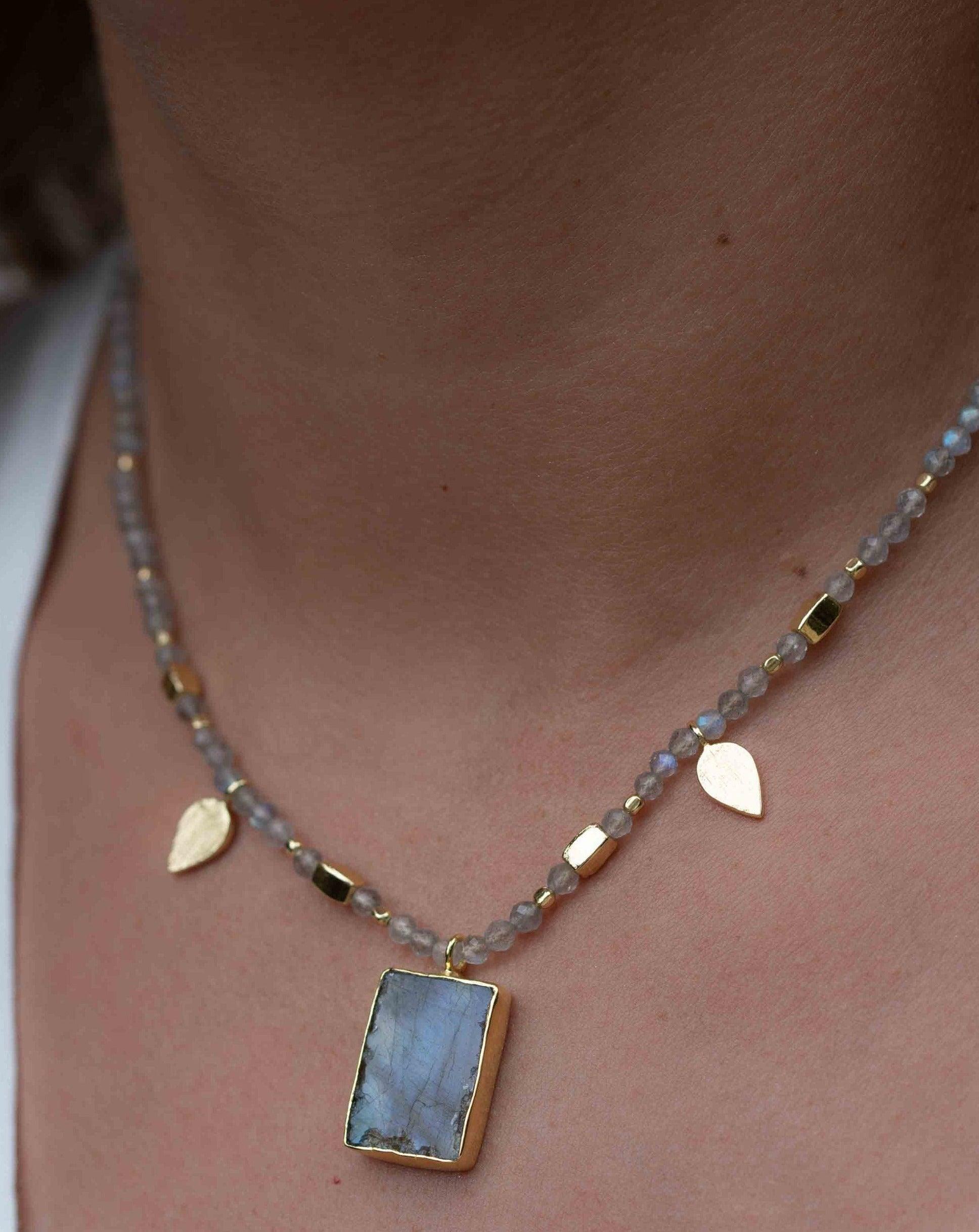Labradorite, Moonstone or Rose Quartz Bead Necklace ~ Charm ~ Gold plated 18k ~ Bohemian ~ MN120