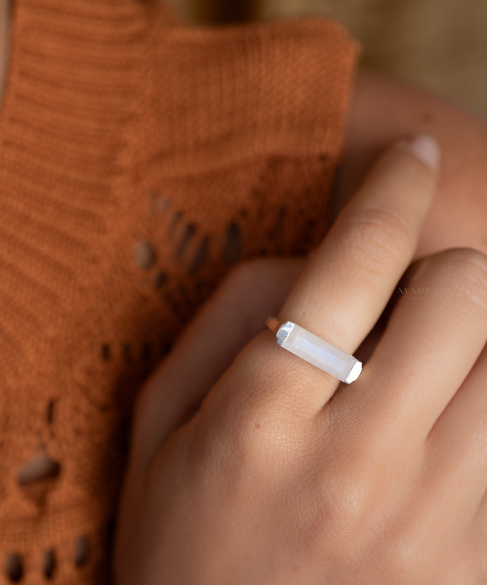 Carine Ring ~ Moonstone ~ Sterling Silver 925 ~ MR233 - Maresia Jewelry