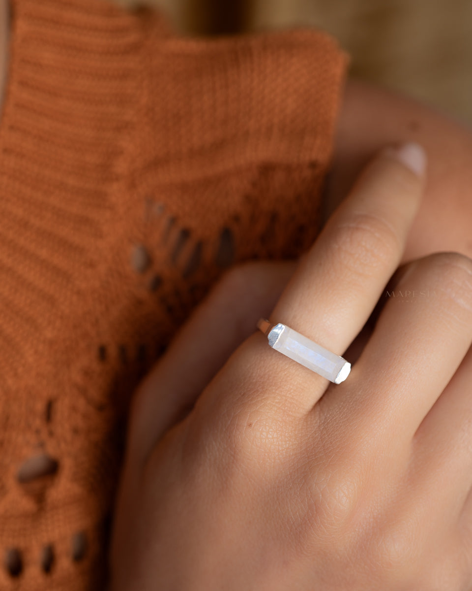 Carine Ring ~ Moonstone ~ Sterling Silver 925 ~ MR233 - Maresia Jewelry