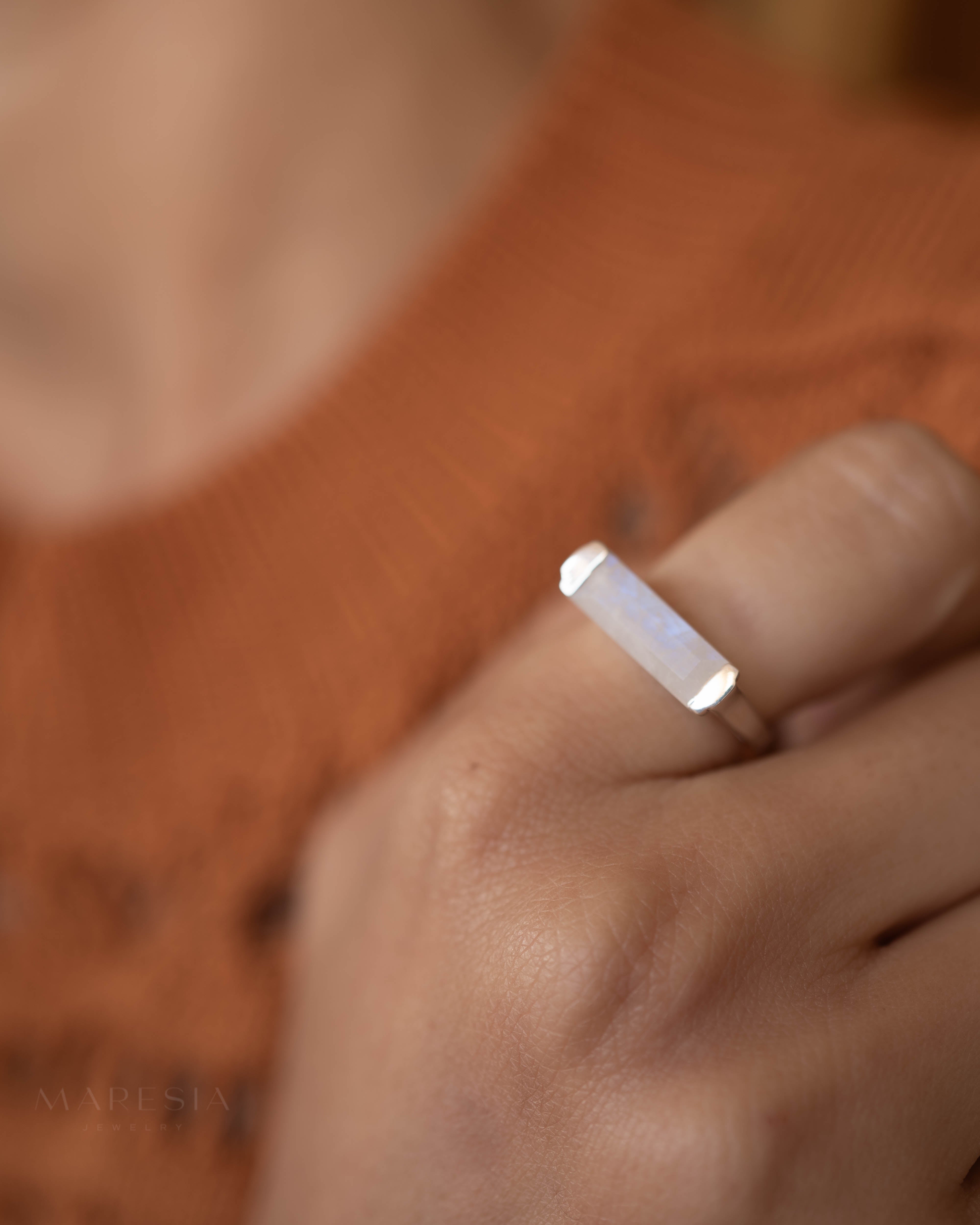 Carine Ring ~ Moonstone ~ Sterling Silver 925 ~ MR233 - Maresia Jewelry