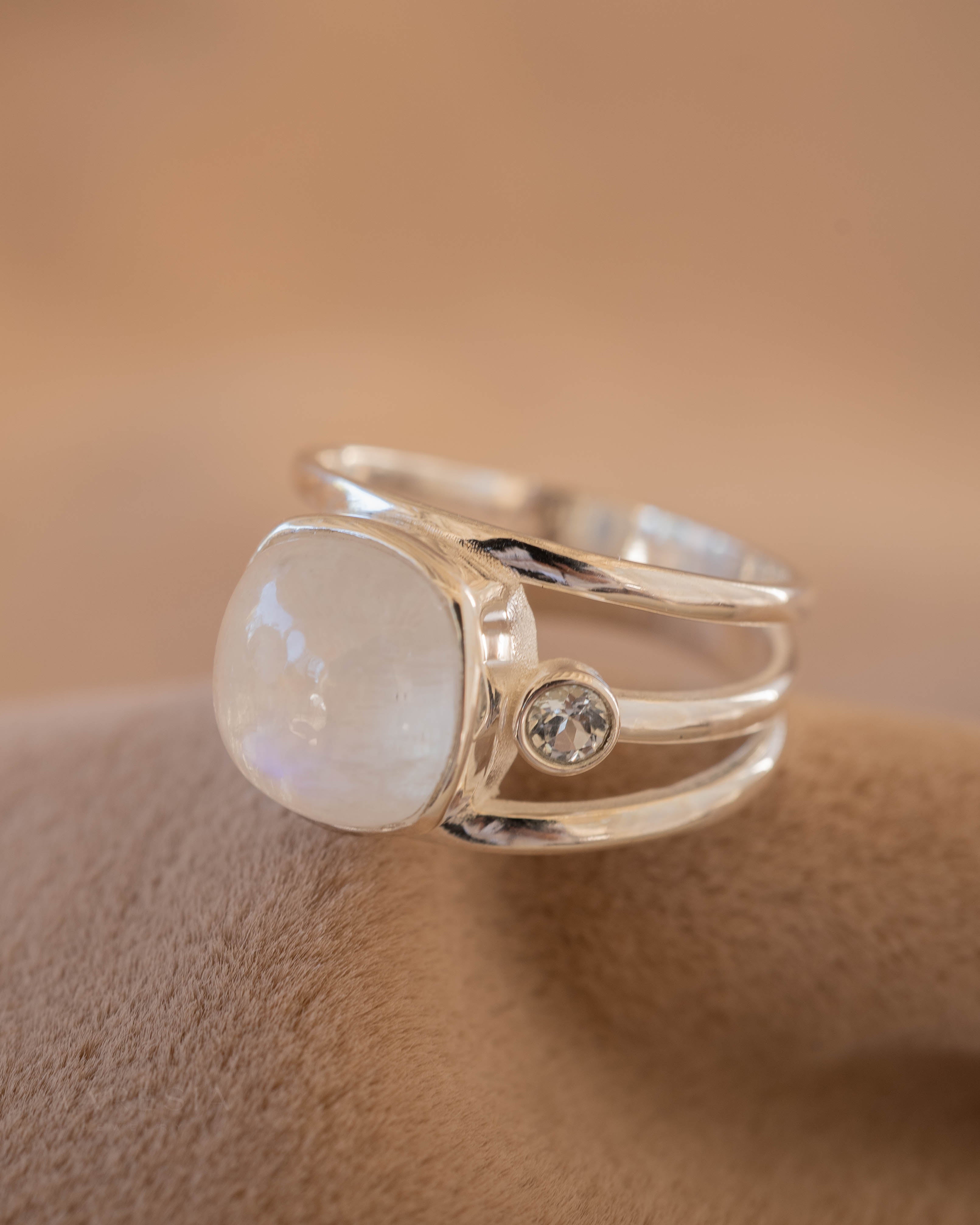 Moonstone & Blue Topaz Ring ~ Sterling Silver 925 ~ MR269 - Maresia Jewelry