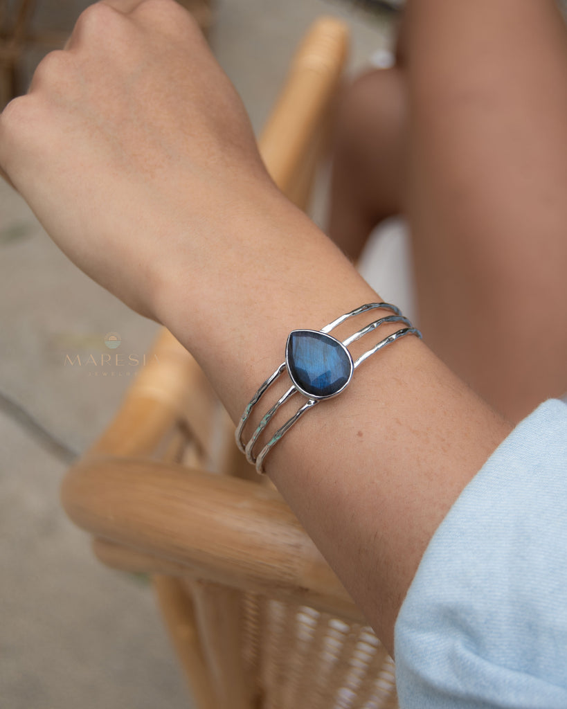 Laninha Bracelet ~ Labradorite ~ Gold Plated 18k or Silver Plated ~ MB046B