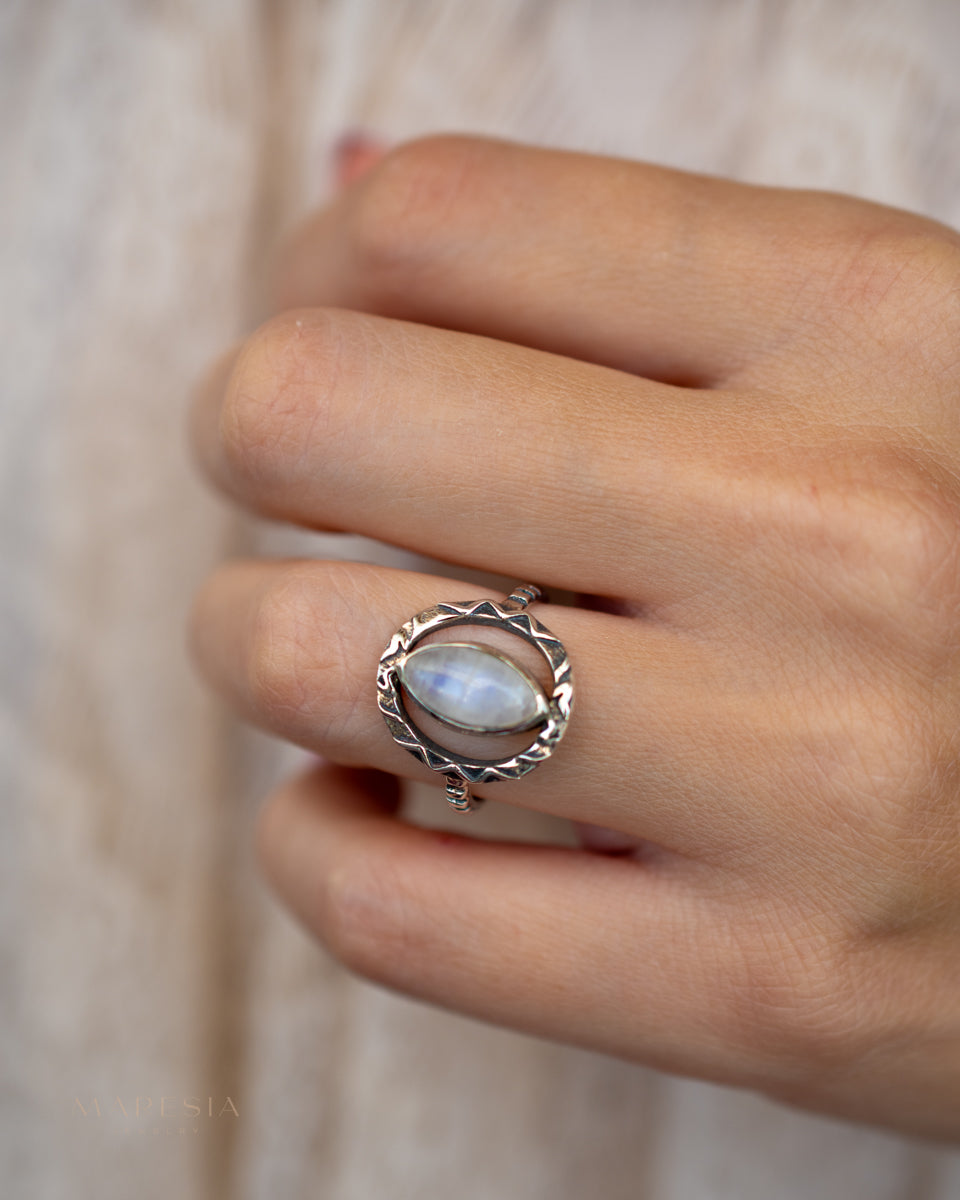 Moonstone Ring ~ Sterling Silver 925 ~ MR342 - Maresia Jewelry