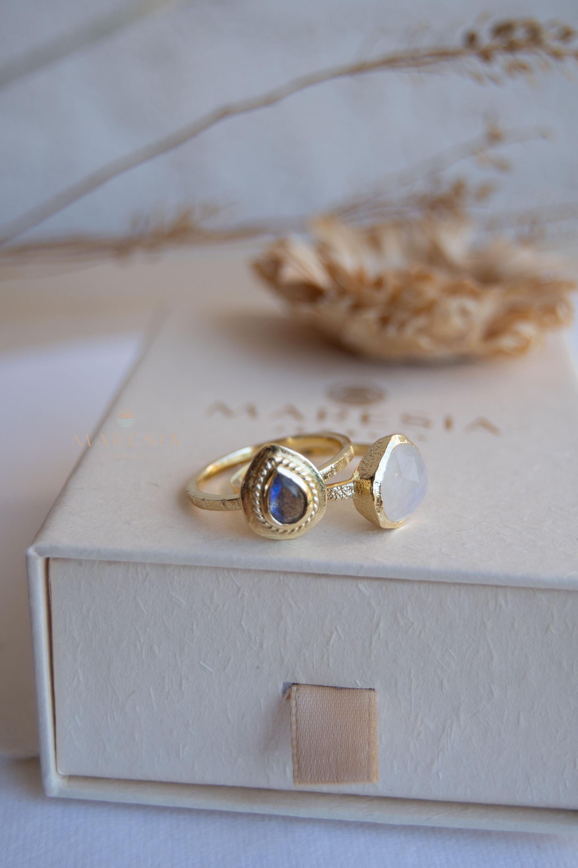 Moonstone & Labradorite Ring ~ Natural Stone ~ 18k Gold Plated ~ Stackable ~ Jewelry ~ Handmade ~ Boho ~ MR365