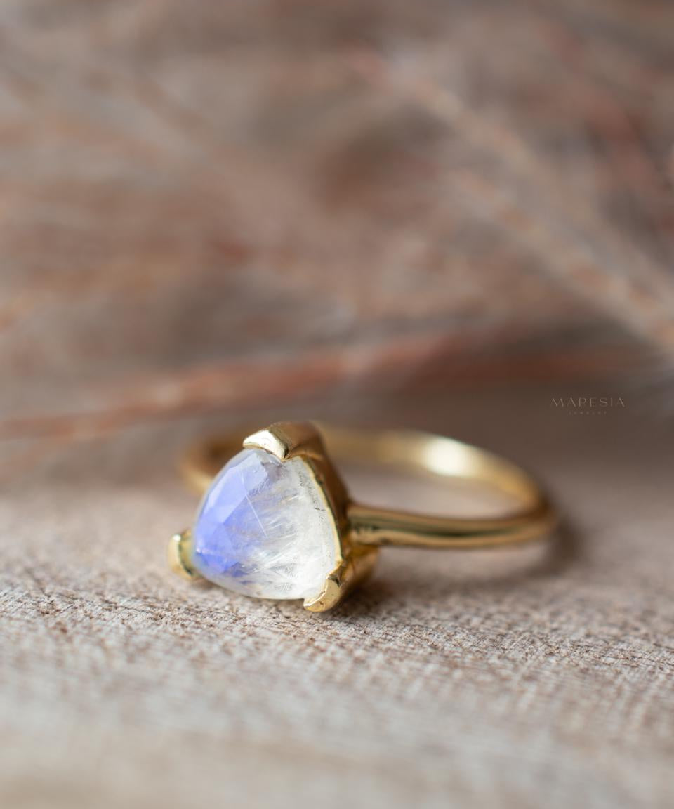 Moonstone Ring ~ Natural Stone ~ 18k Gold Plated ~ Jewelry ~ Handmade ~ Statement Ring ~ Boho ~ Tringle ~ MR371