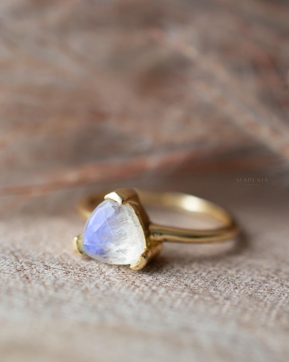 Moonstone Ring ~ Natural Stone ~ 18k Gold Plated ~ Jewelry ~ Handmade ~ Statement Ring ~ Boho ~ Tringle ~ MR371
