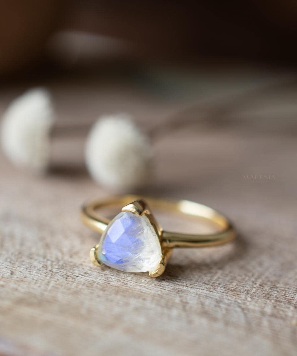 Moonstone Ring ~ Natural Stone ~ 18k Gold Plated ~ Jewelry ~ Handmade ~ Statement Ring ~ Boho ~ Tringle ~ MR371