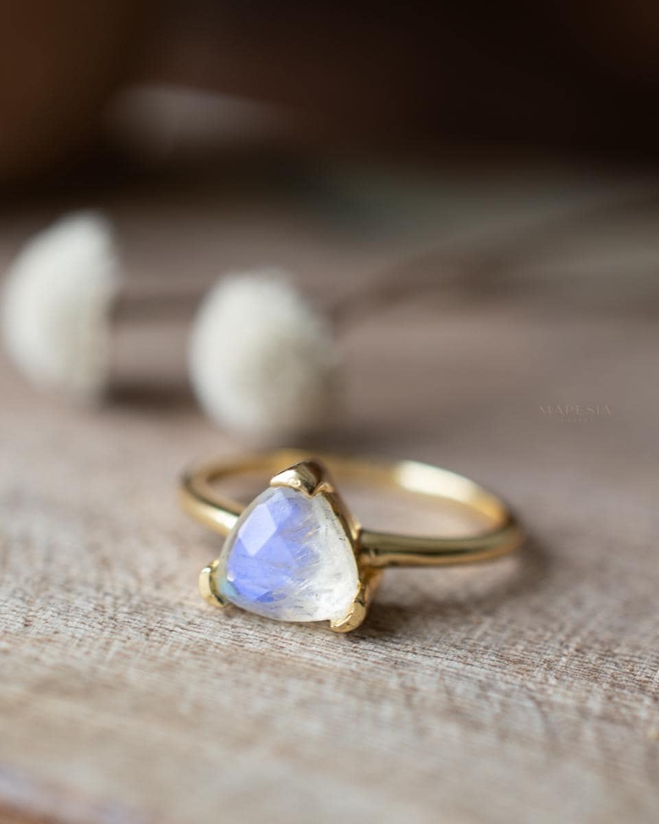 Moonstone Ring ~ Natural Stone ~ 18k Gold Plated ~ Jewelry ~ Handmade ~ Statement Ring ~ Boho ~ Tringle ~ MR371