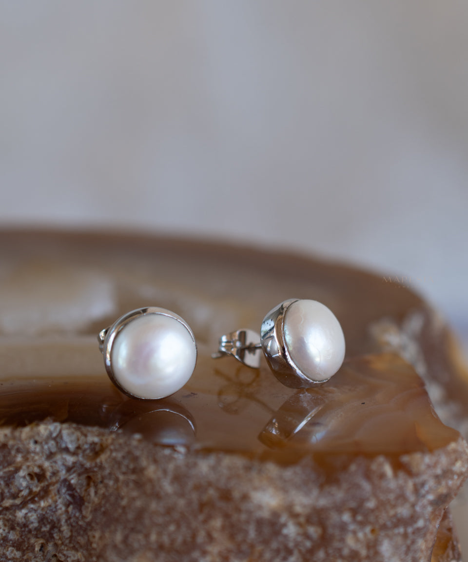 Jamy Earrings ~ Pearl ~ 18k Gold Plated or Silver Plated~ ME182
