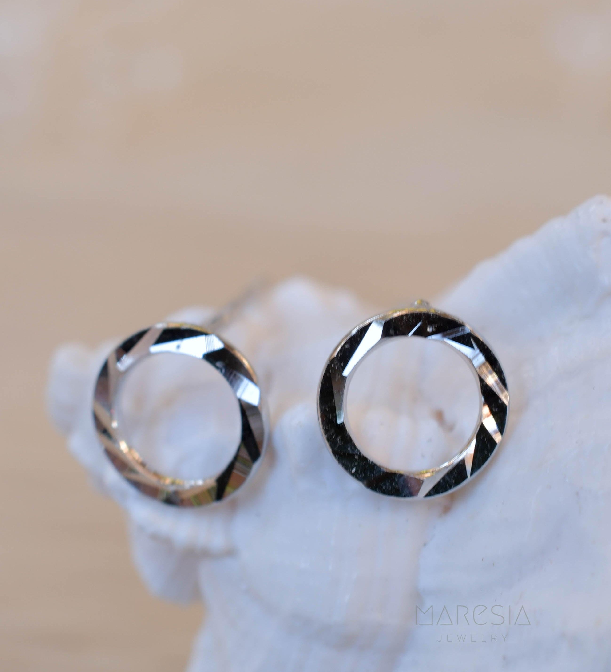Circle Stud Earrings ~ Sterling silver 925 ~ SME075 - Maresia Jewelry