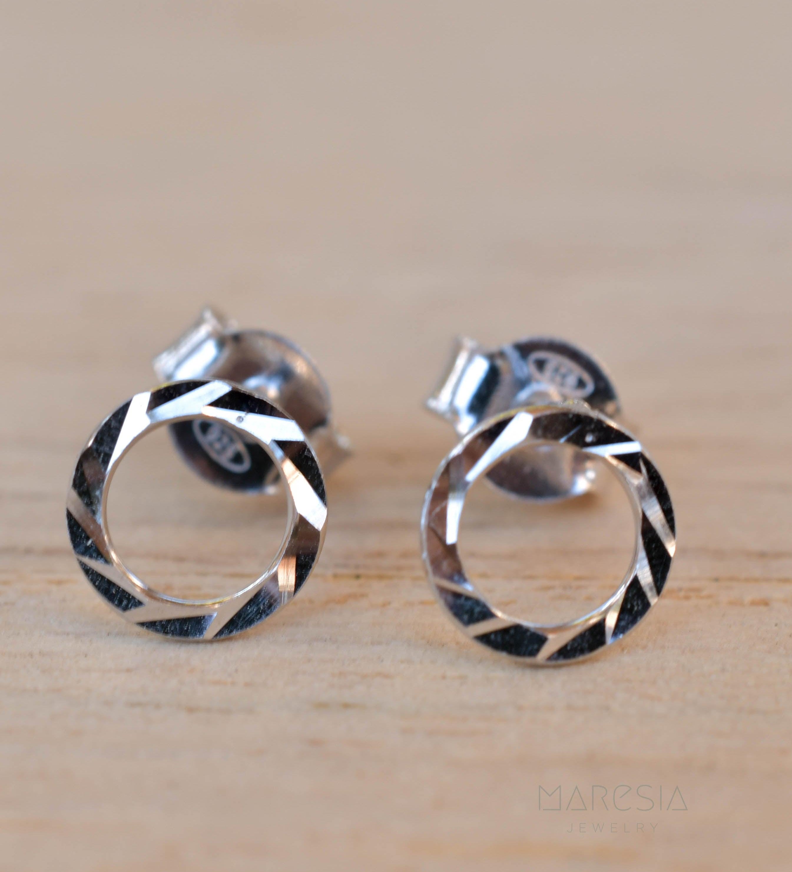 Circle Stud Earrings ~ Sterling silver 925 ~ SME075 - Maresia Jewelry