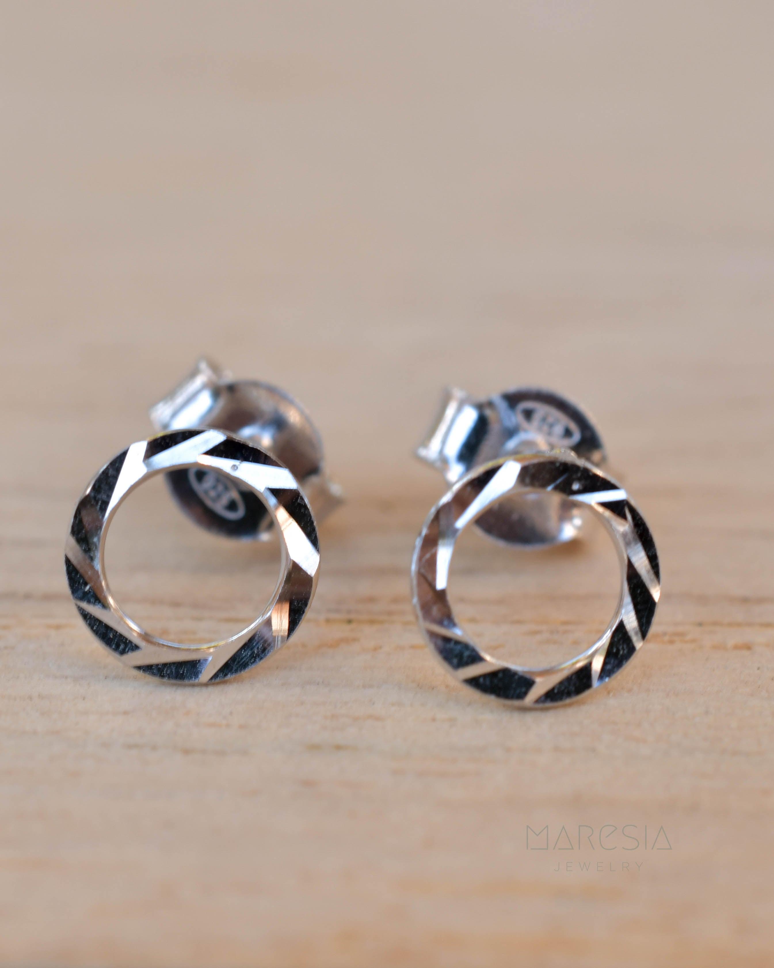 Circle Stud Earrings ~ Sterling silver 925 ~ SME075 - Maresia Jewelry