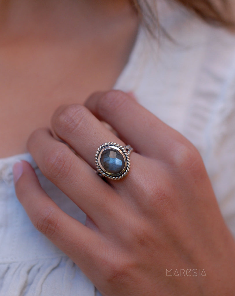 Rainbow Labradorite Round Ring ~ Sterling Silver 925 ~ MR132 - Maresia Jewelry