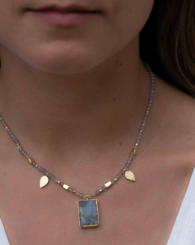 Labradorite, Moonstone or Rose Quartz Bead Necklace ~ Charm ~ Gold plated 18k ~ Bohemian ~ MN120