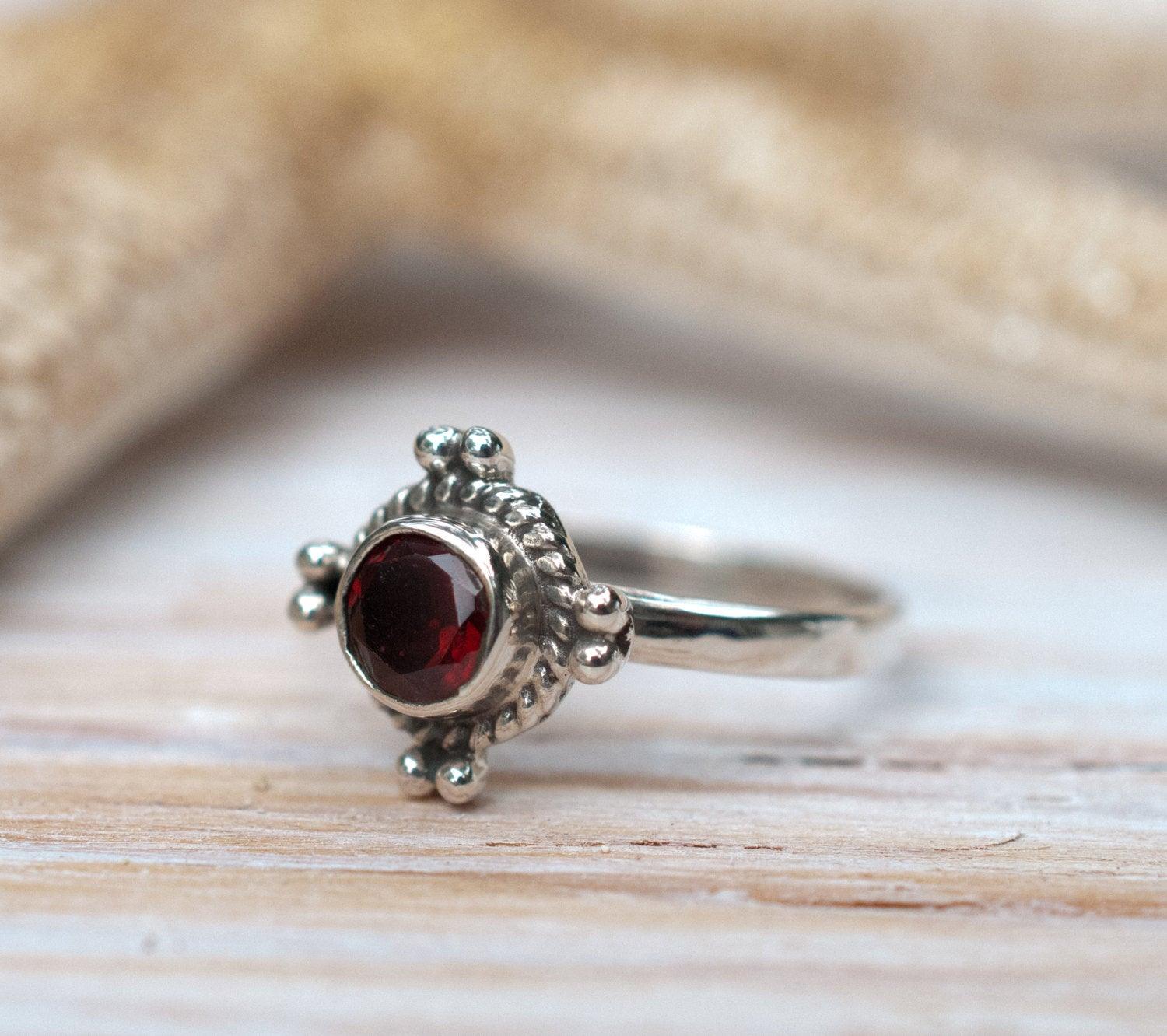 Garnet Ring ~ Sterling Silver 925 ~ MR097 - Maresia Jewelry