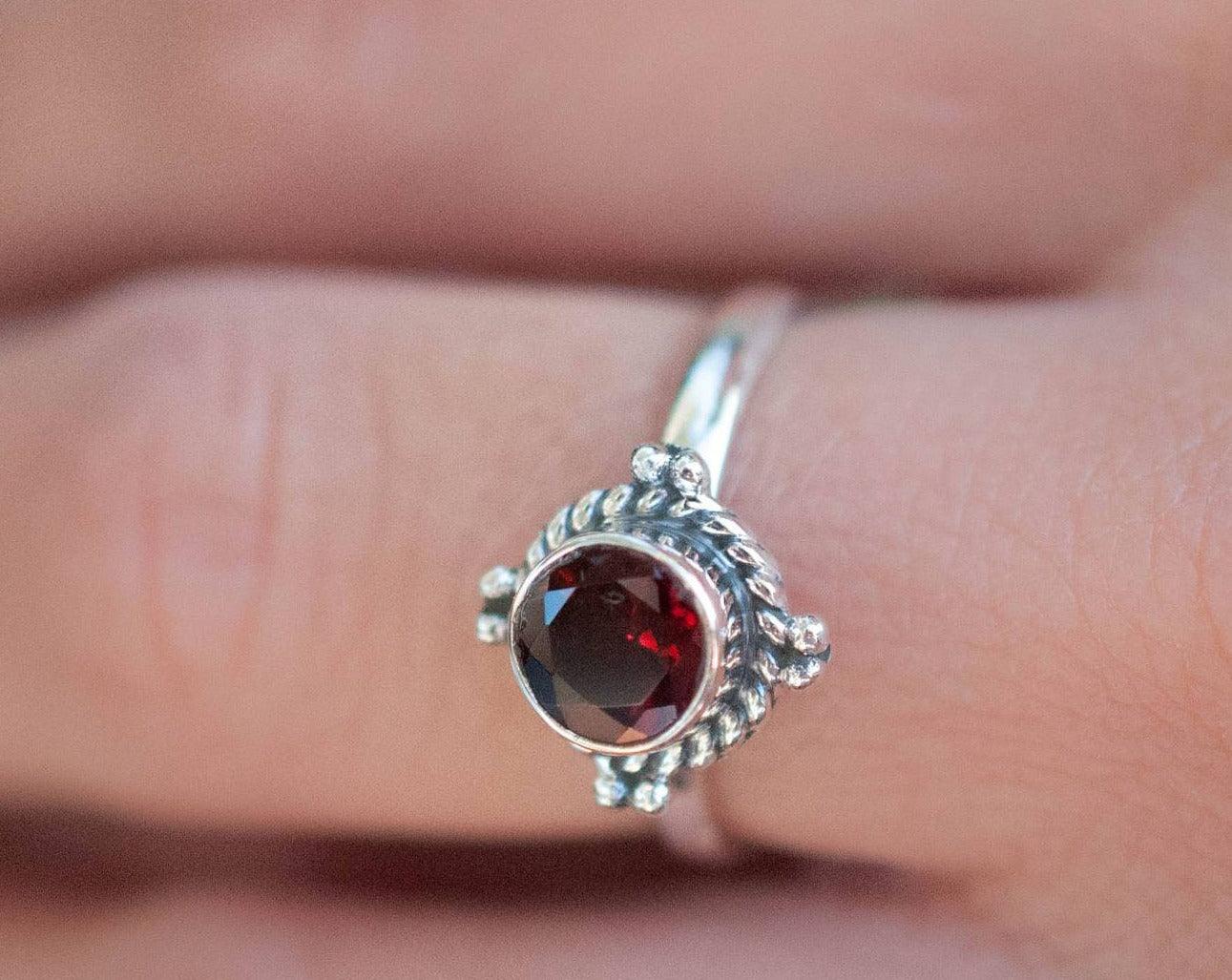 Garnet Ring ~ Sterling Silver 925 ~ MR097 - Maresia Jewelry