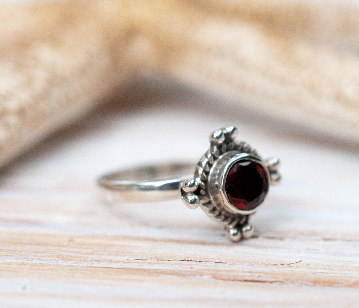 Garnet Ring ~ Sterling Silver 925 ~ MR097 - Maresia Jewelry