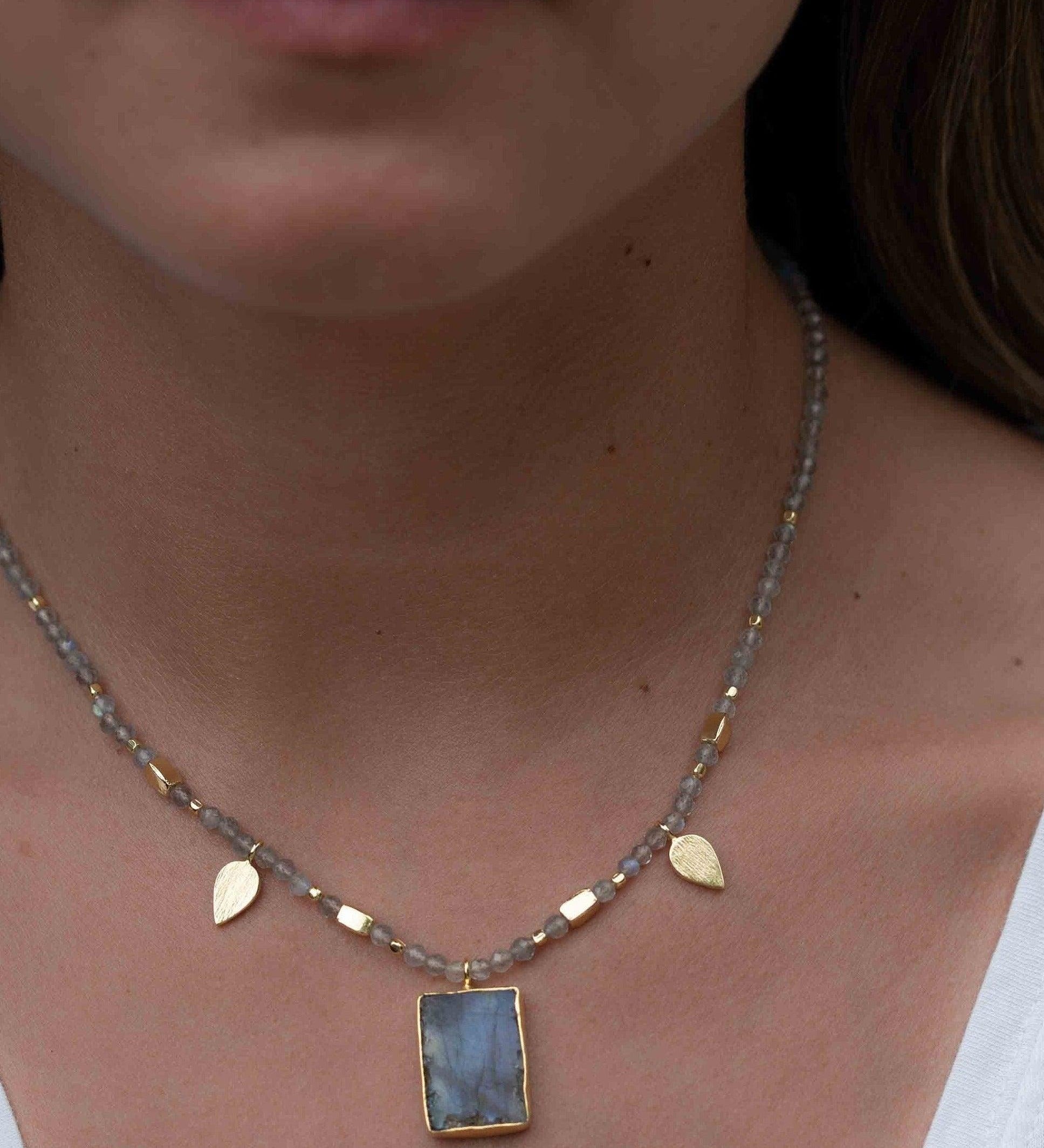 Labradorite, Moonstone or Rose Quartz Bead Necklace ~ Charm ~ Gold plated 18k ~ Bohemian ~ MN120