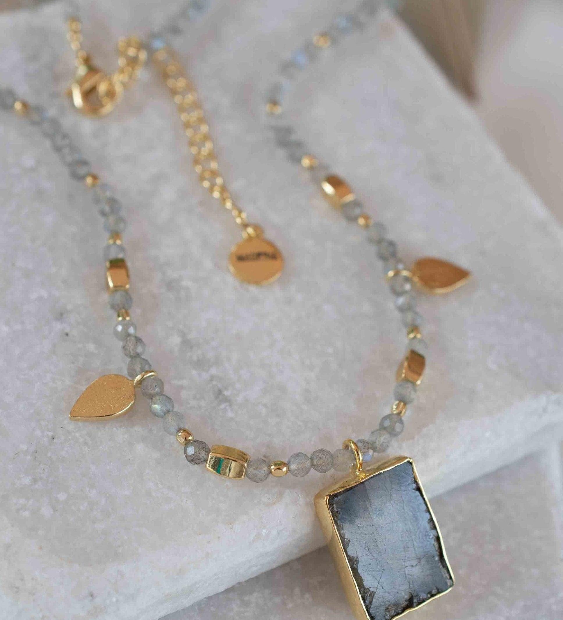 Labradorite, Moonstone or Rose Quartz Bead Necklace ~ Charm ~ Gold plated 18k ~ Bohemian ~ MN120