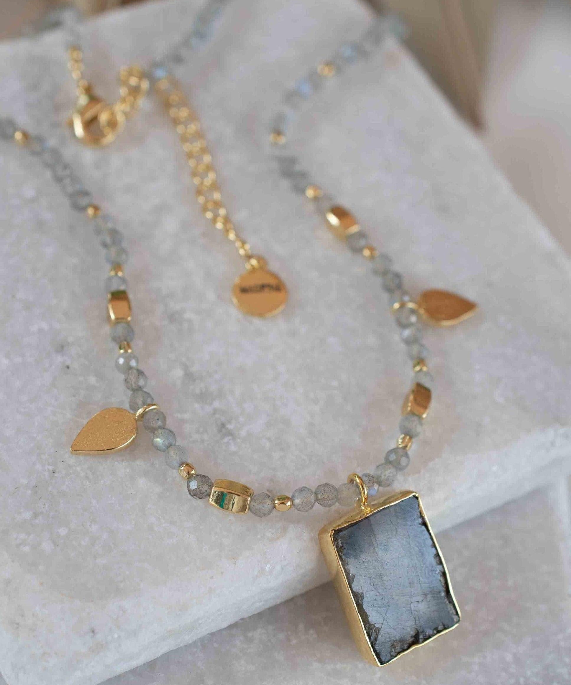 Labradorite, Moonstone or Rose Quartz Bead Necklace ~ Charm ~ Gold plated 18k ~ Bohemian ~ MN120