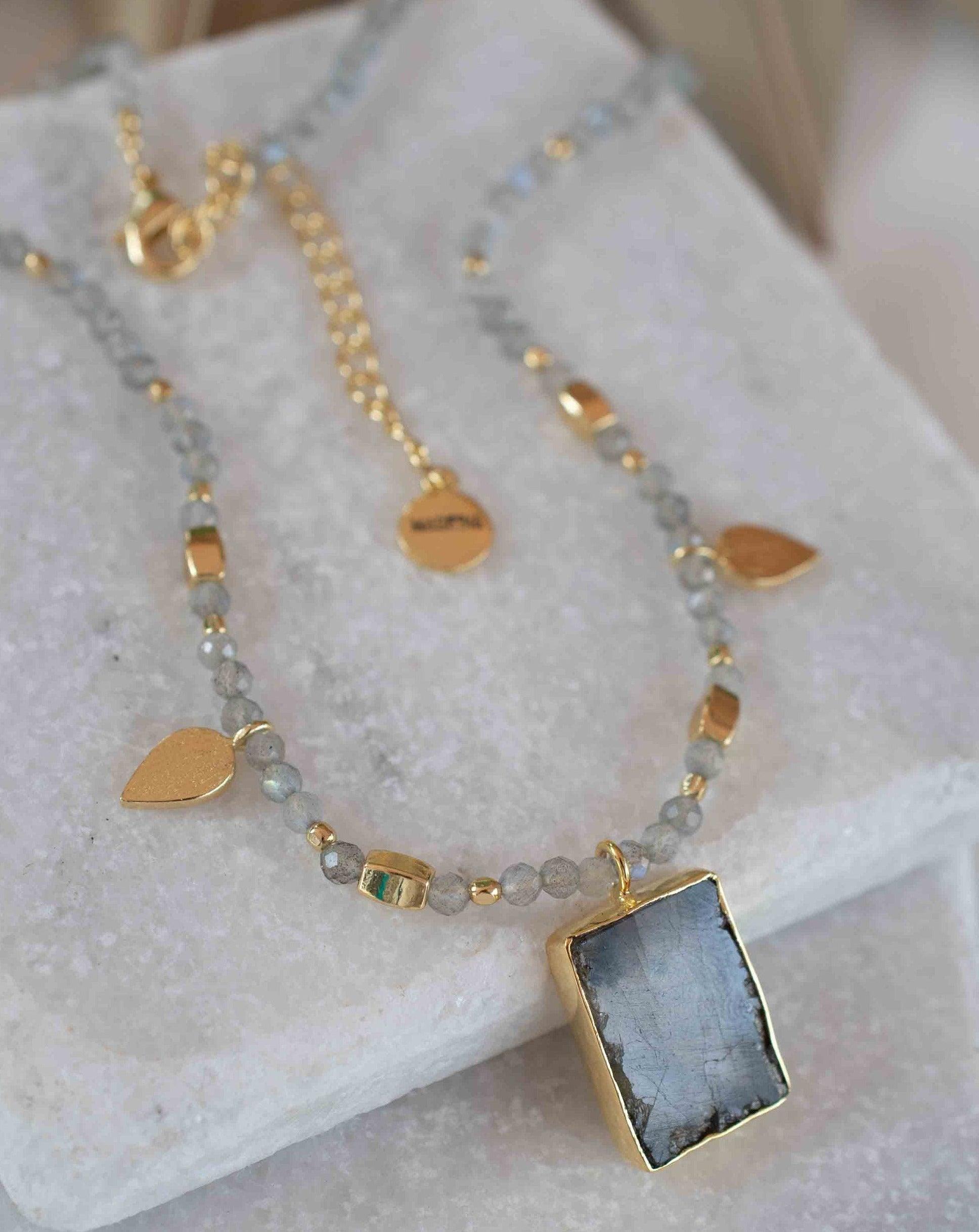 Labradorite, Moonstone or Rose Quartz Bead Necklace ~ Charm ~ Gold plated 18k ~ Bohemian ~ MN120