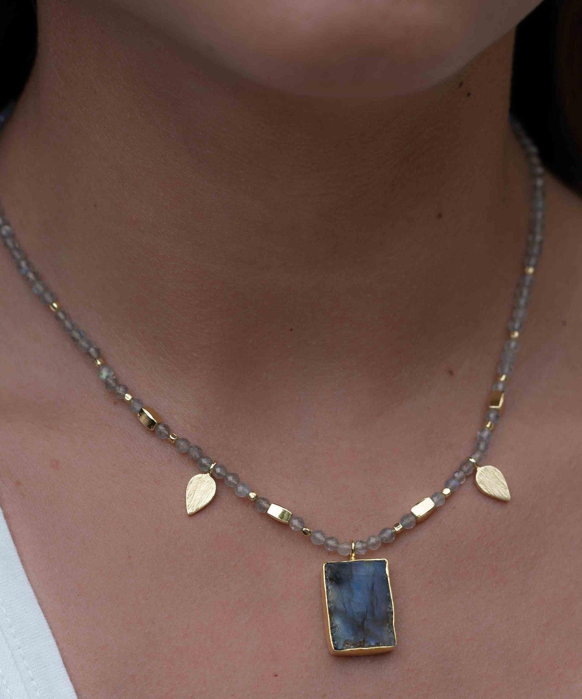 Labradorite, Moonstone or Rose Quartz Bead Necklace ~ Charm ~ Gold plated 18k ~ Bohemian ~ MN120