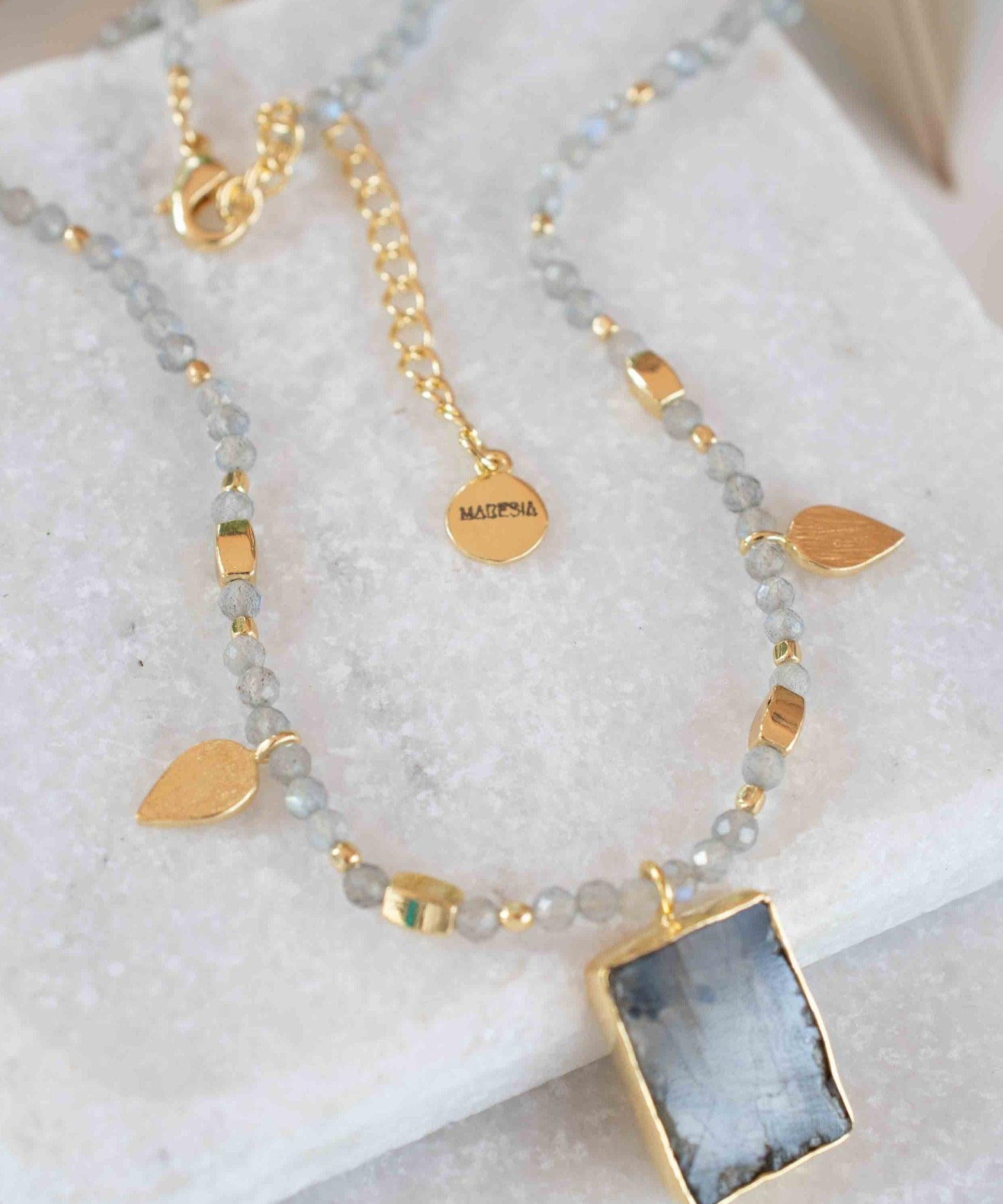Labradorite, Moonstone or Rose Quartz Bead Necklace ~ Charm ~ Gold plated 18k ~ Bohemian ~ MN120