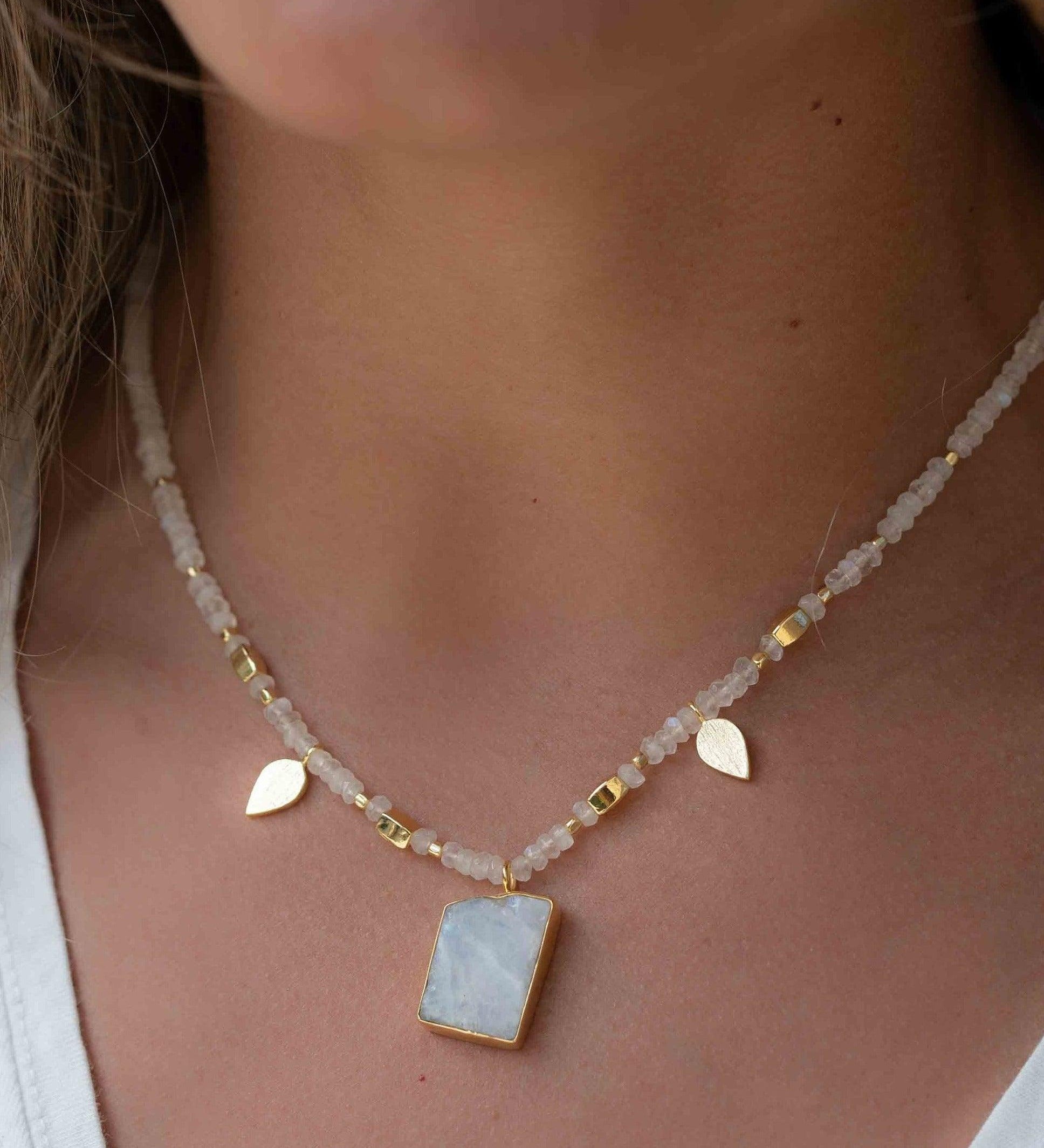 Labradorite, Moonstone or Rose Quartz Bead Necklace ~ Charm ~ Gold plated 18k ~ Bohemian ~ MN121