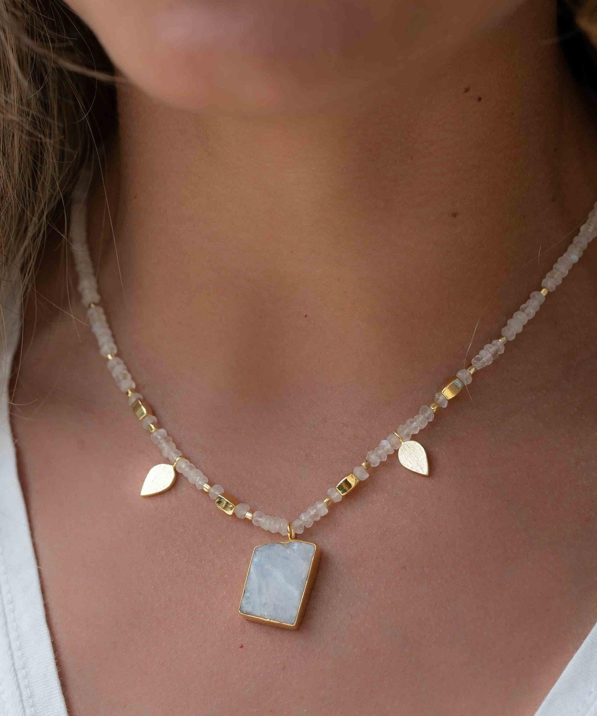 Labradorite, Moonstone or Rose Quartz Bead Necklace ~ Charm ~ Gold plated 18k ~ Bohemian ~ MN121