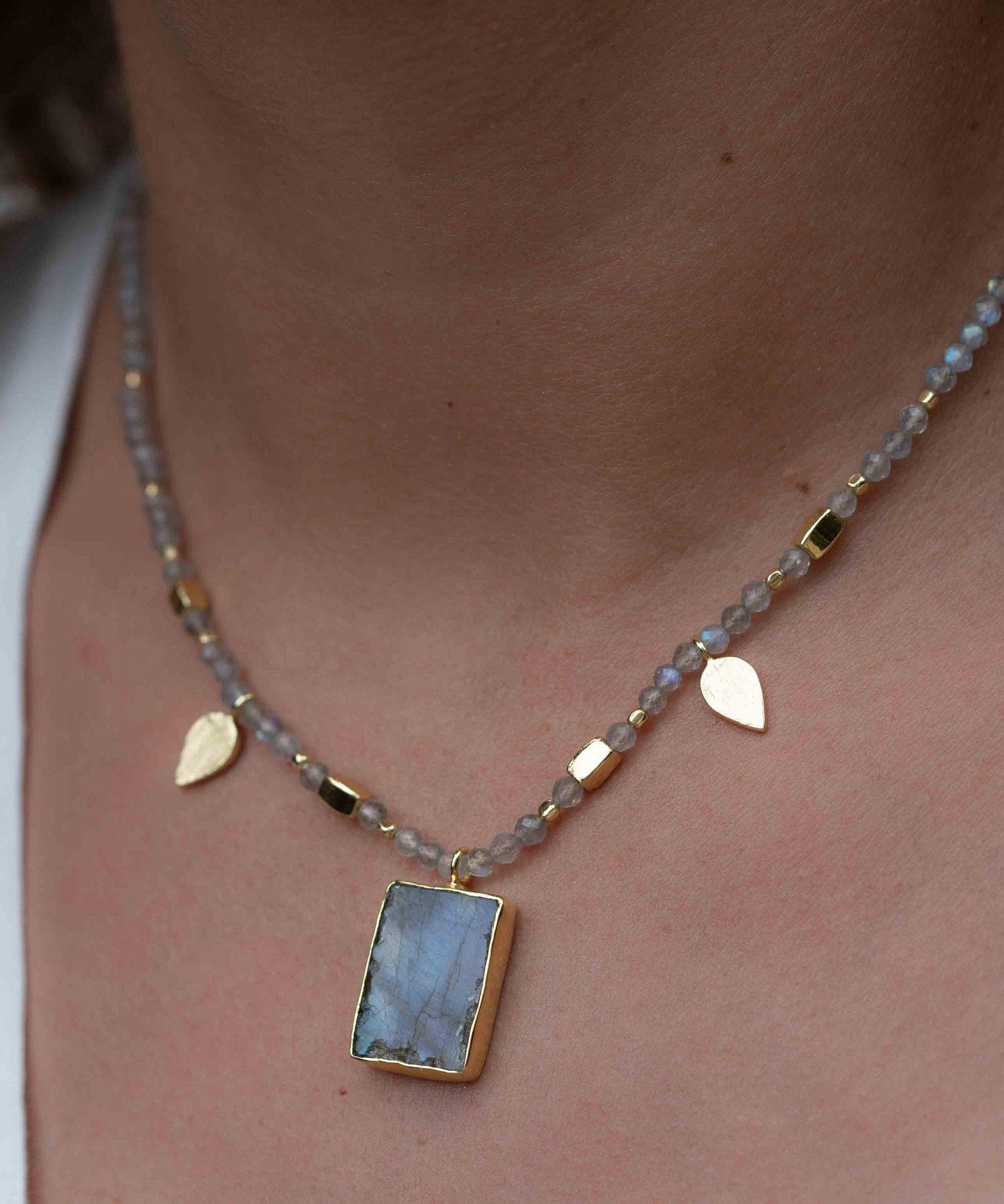 Labradorite, Moonstone or Rose Quartz Bead Necklace ~ Charm ~ Gold plated 18k ~ Bohemian ~ MN121