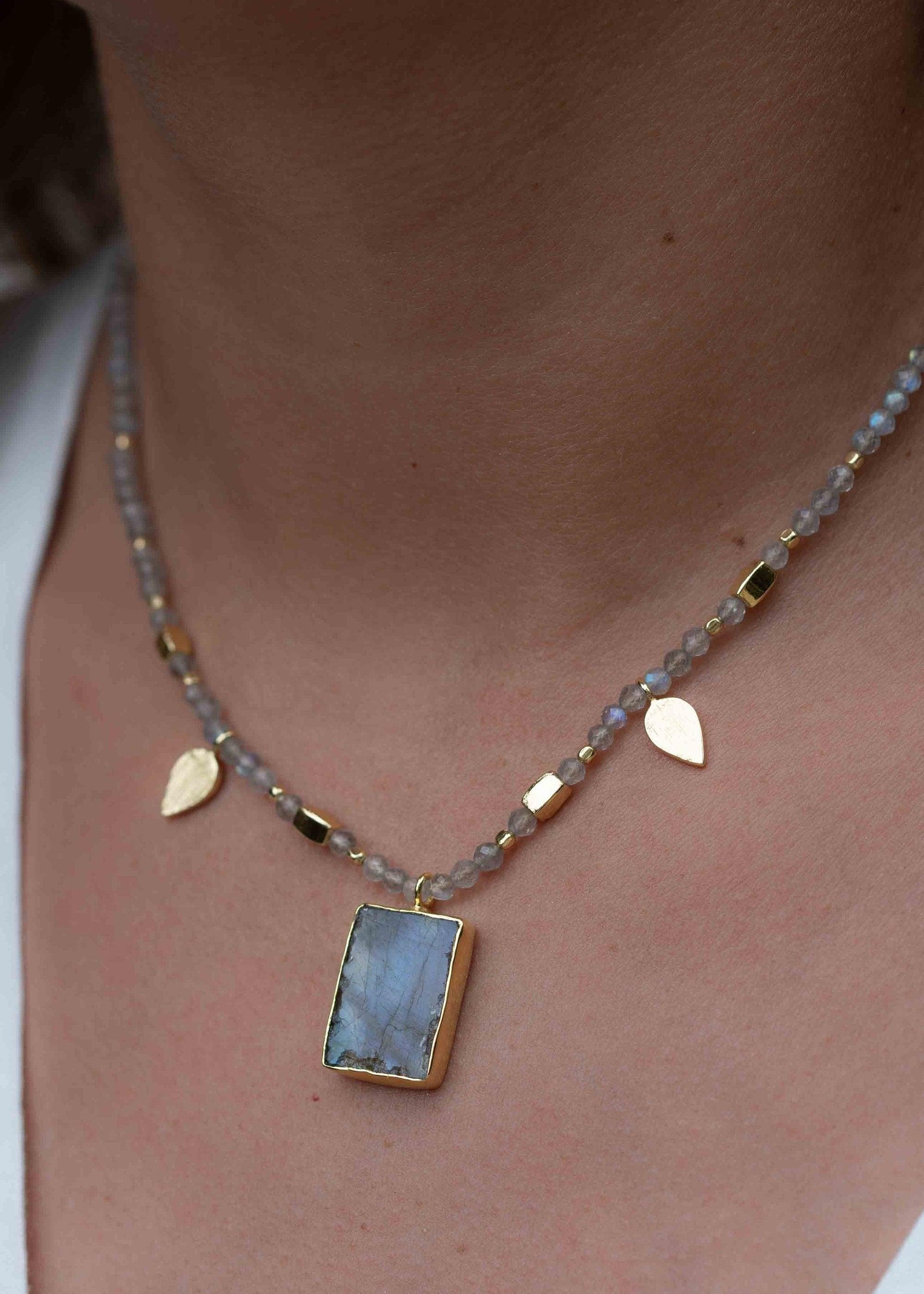 Labradorite, Moonstone or Rose Quartz Bead Necklace ~ Charm ~ Gold plated 18k ~ Bohemian ~ MN121