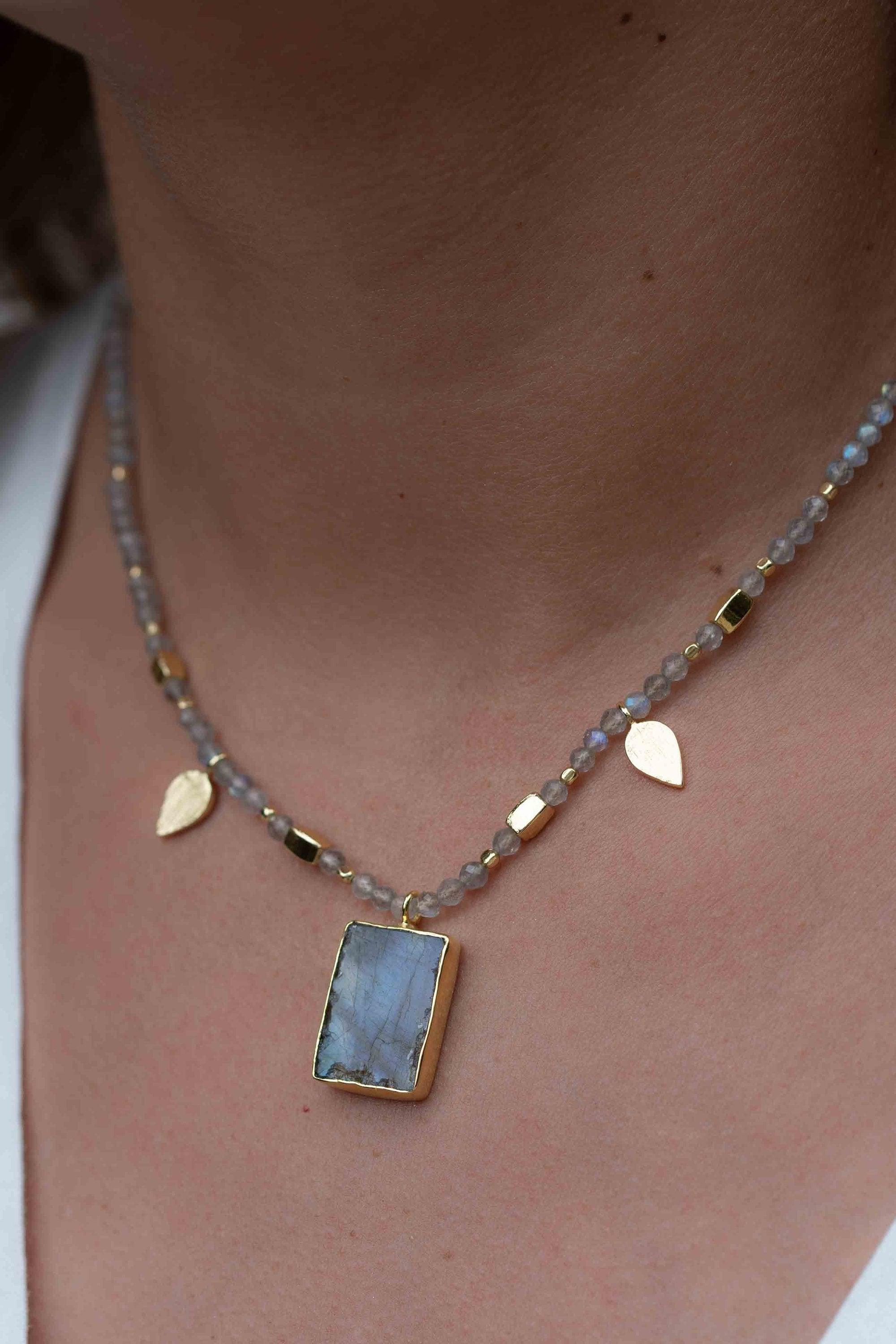 Labradorite, Moonstone or Rose Quartz Bead Necklace ~ Charm ~ Gold plated 18k ~ Bohemian ~ MN121
