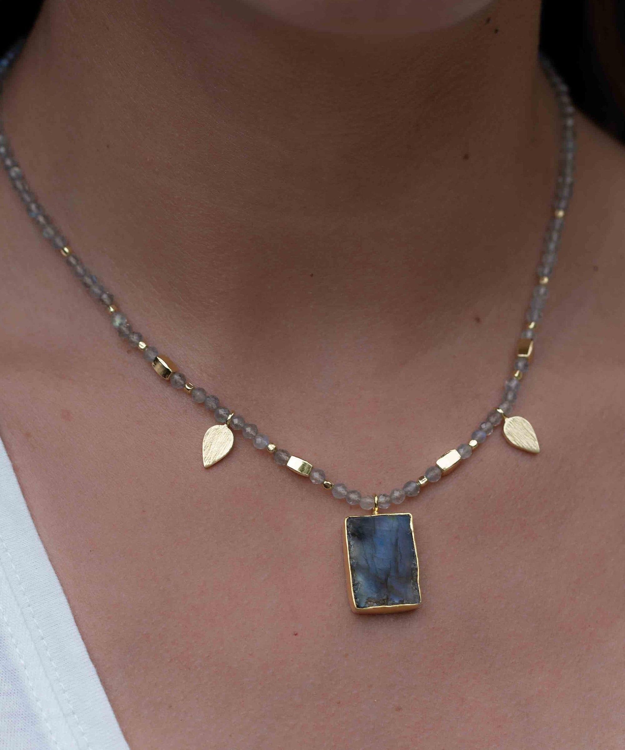 Labradorite, Moonstone or Rose Quartz Bead Necklace ~ Charm ~ Gold plated 18k ~ Bohemian ~ MN121