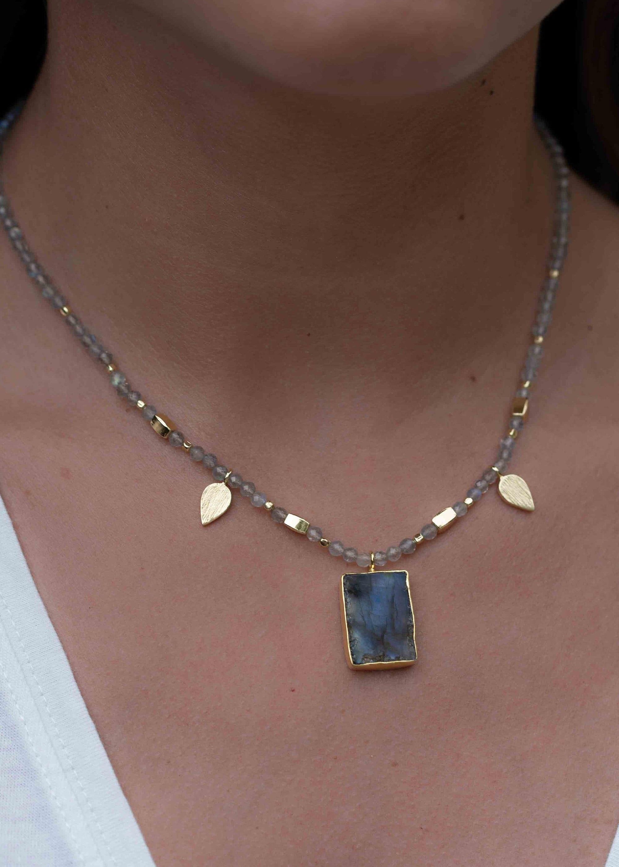 Labradorite, Moonstone or Rose Quartz Bead Necklace ~ Charm ~ Gold plated 18k ~ Bohemian ~ MN121