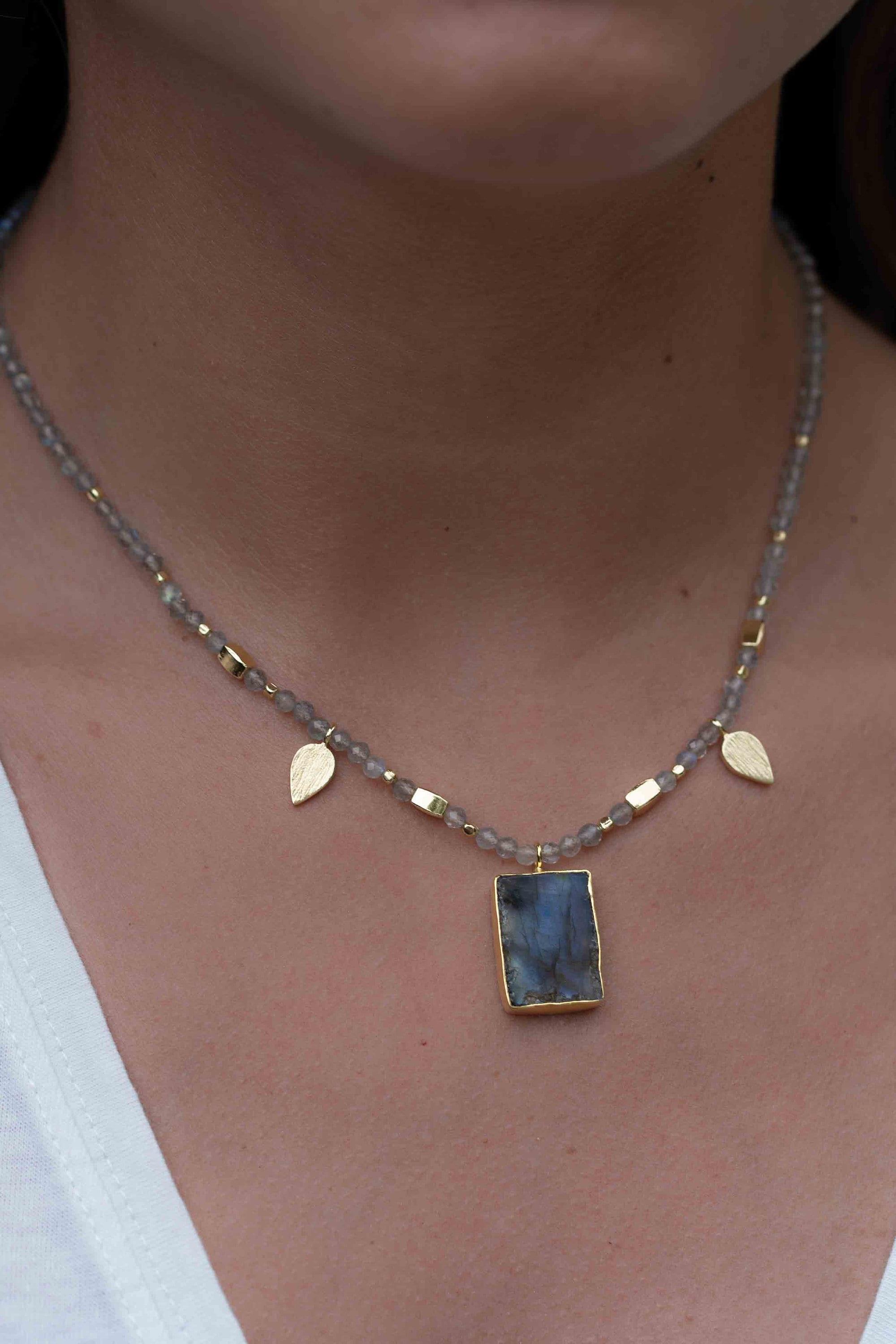 Labradorite, Moonstone or Rose Quartz Bead Necklace ~ Charm ~ Gold plated 18k ~ Bohemian ~ MN121