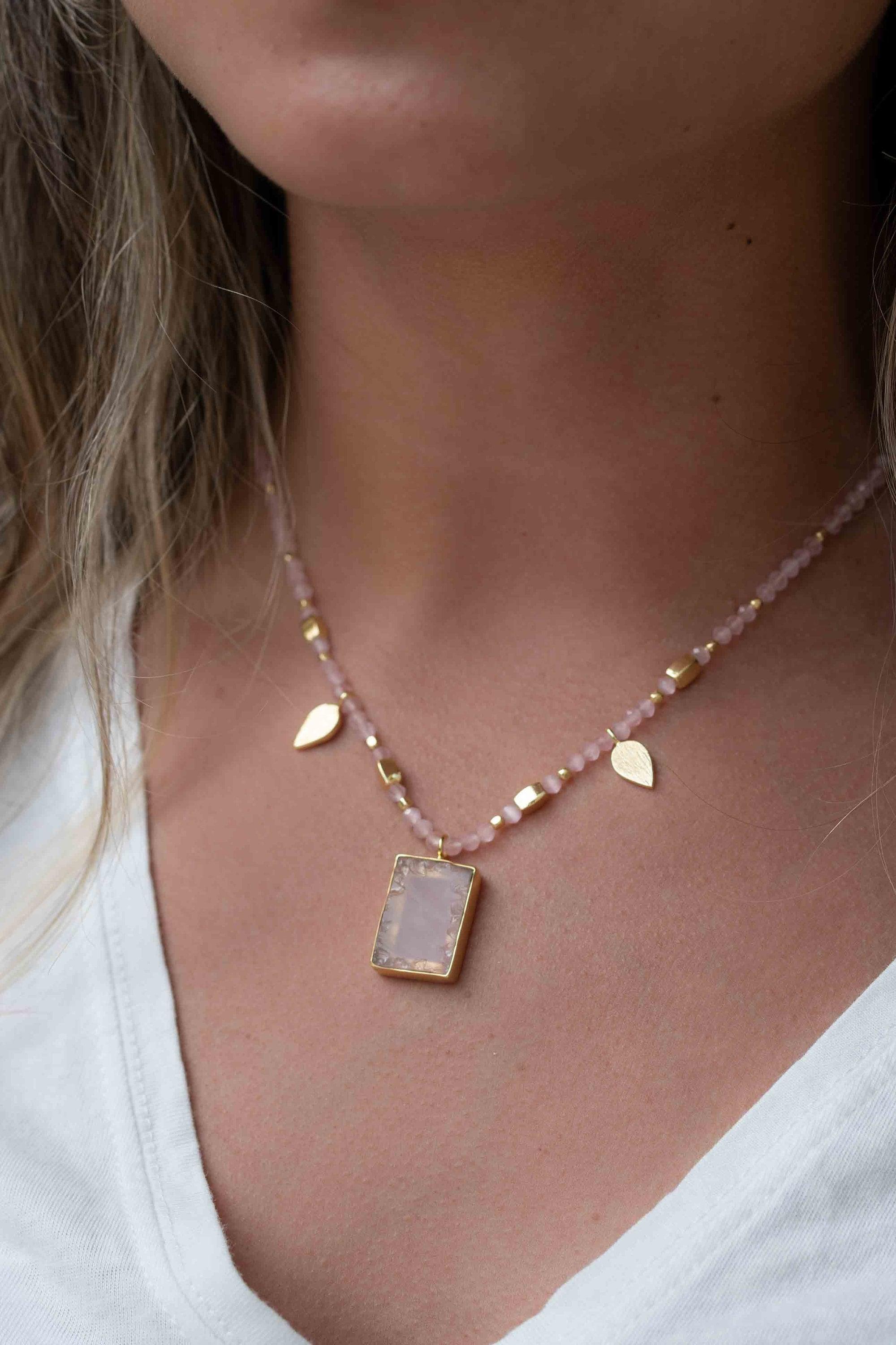 Labradorite, Moonstone or Rose Quartz Bead Necklace ~ Charm ~ Gold plated 18k ~ Bohemian ~ MN121