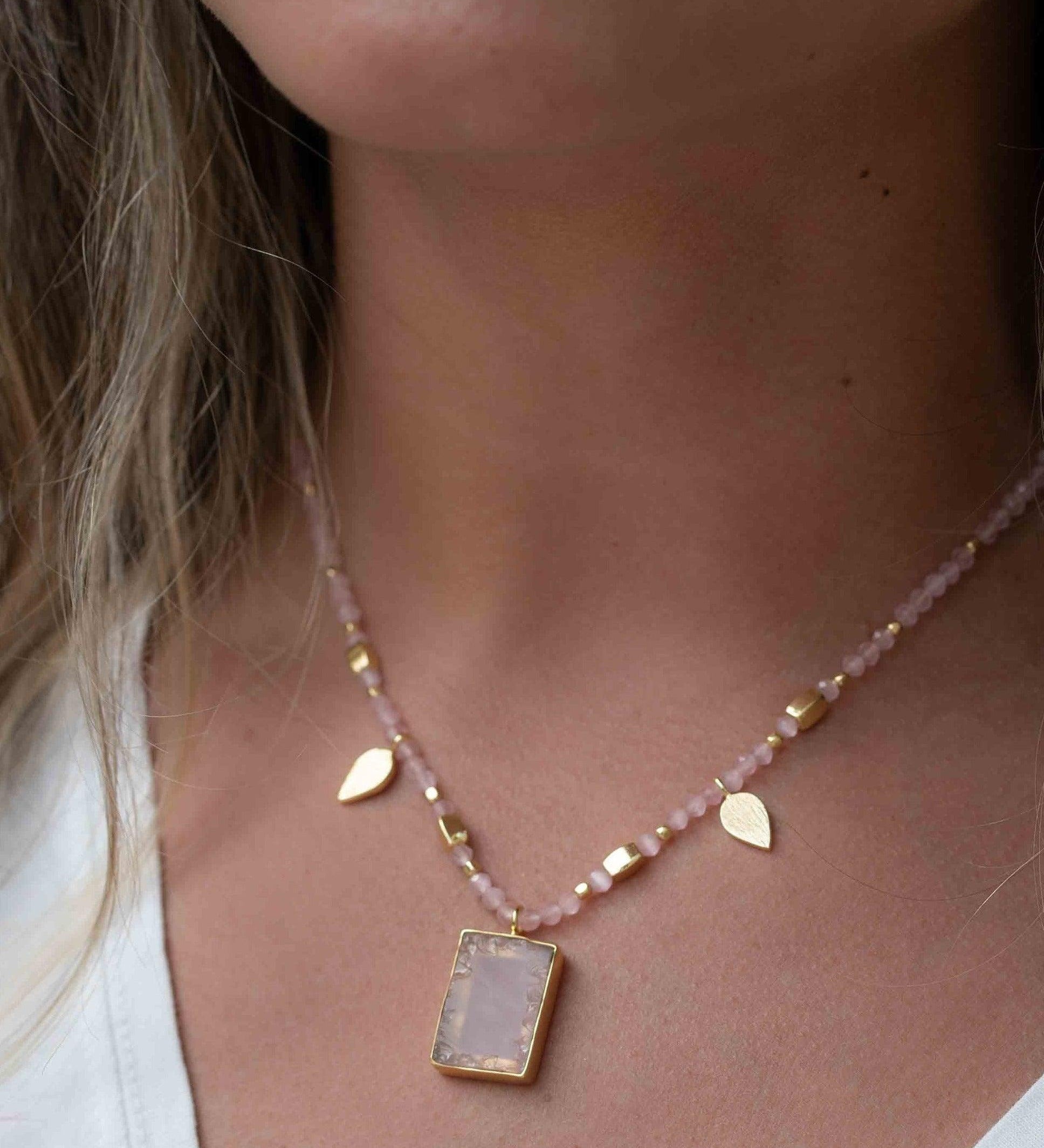 Labradorite, Moonstone or Rose Quartz Bead Necklace ~ Charm ~ Gold plated 18k ~ Bohemian ~ MN122