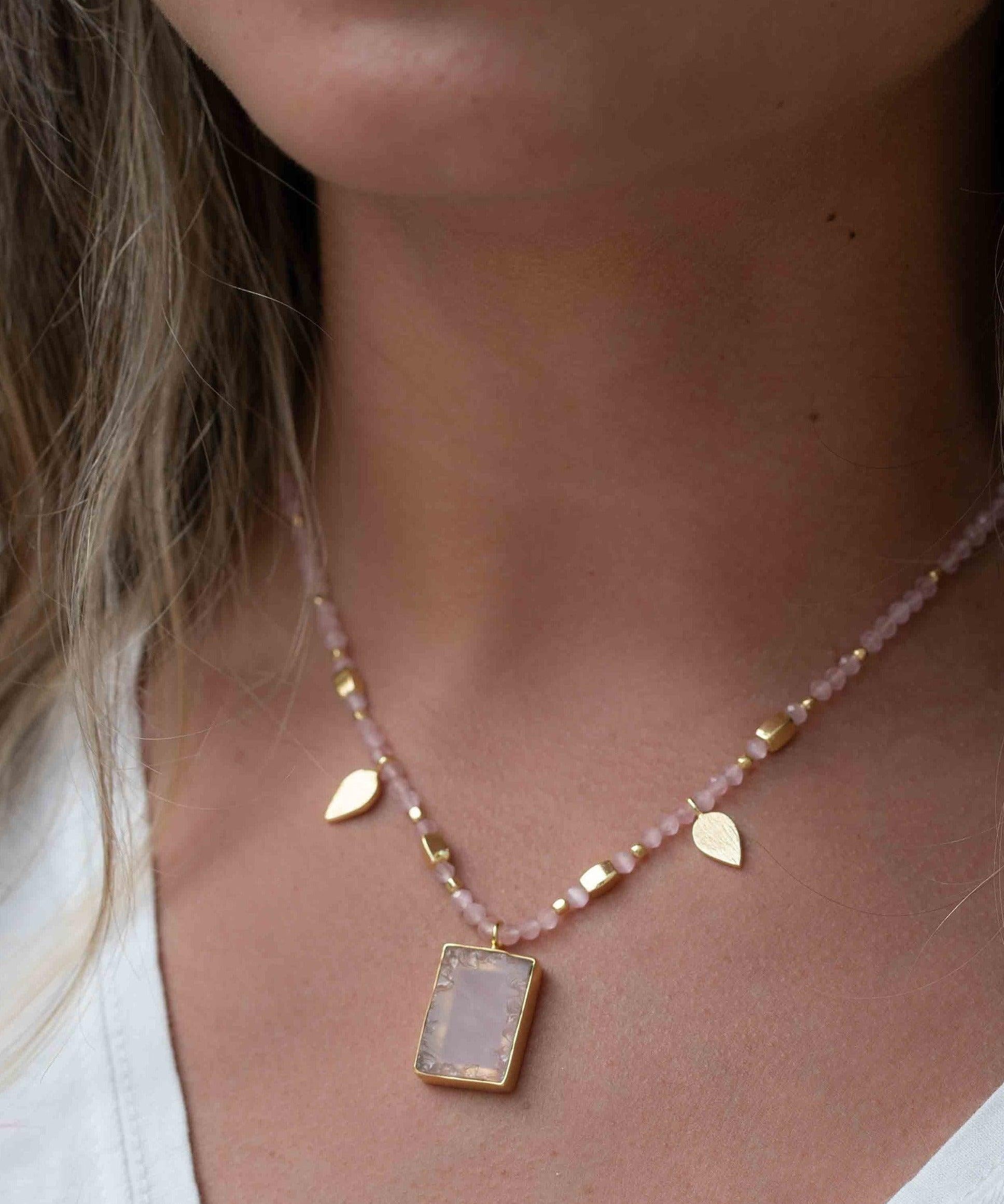 Labradorite, Moonstone or Rose Quartz Bead Necklace ~ Charm ~ Gold plated 18k ~ Bohemian ~ MN122