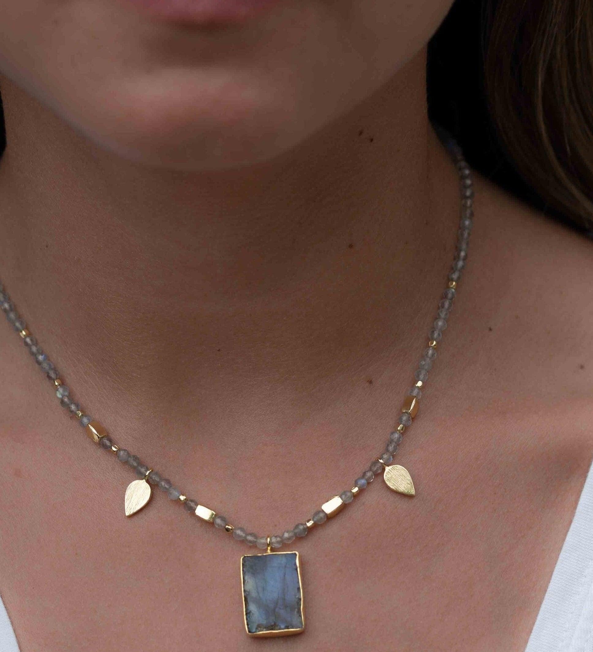 Labradorite, Moonstone or Rose Quartz Bead Necklace ~ Charm ~ Gold plated 18k ~ Bohemian ~ MN122