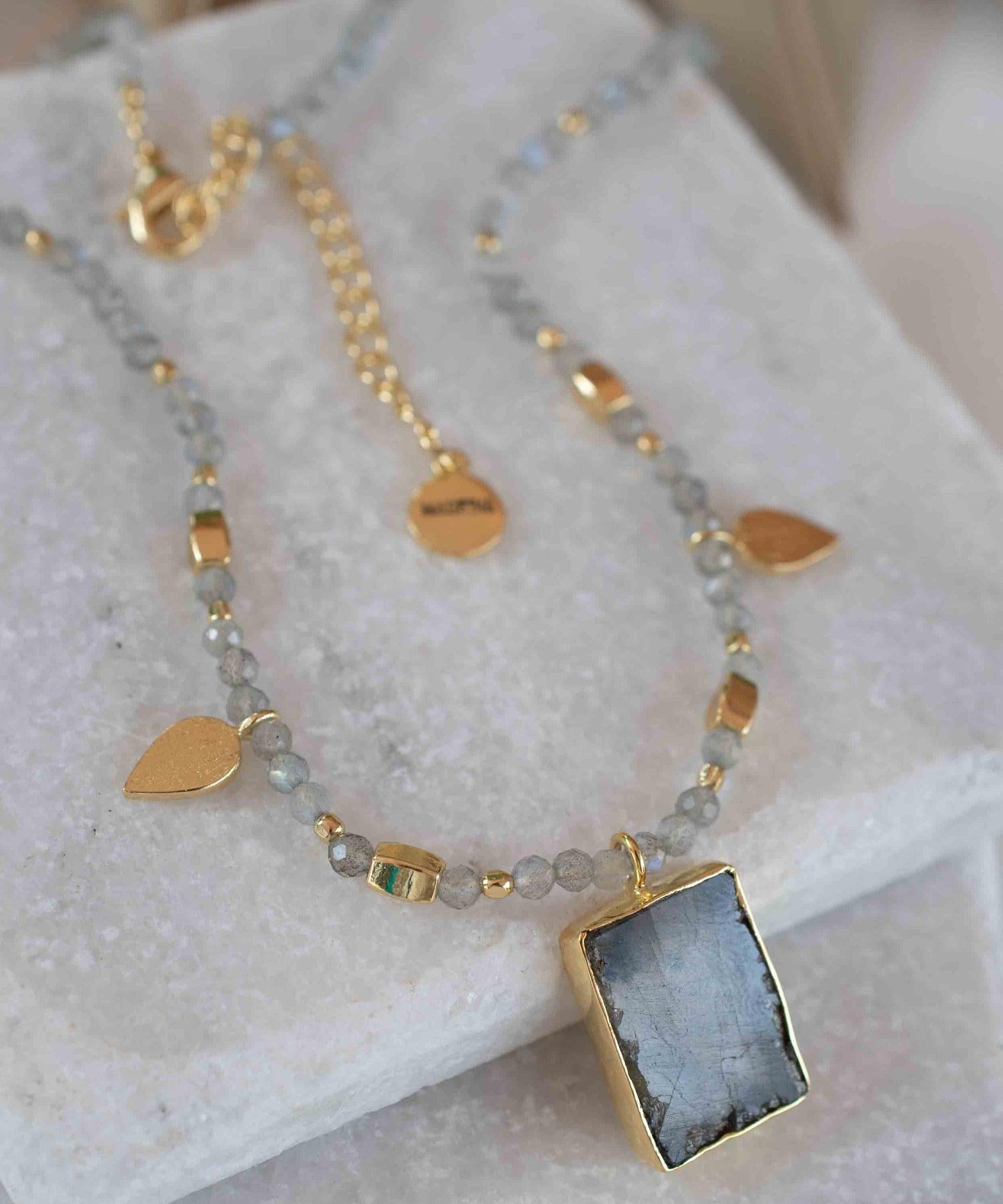 Labradorite, Moonstone or Rose Quartz Bead Necklace ~ Charm ~ Gold plated 18k ~ Bohemian ~ MN122