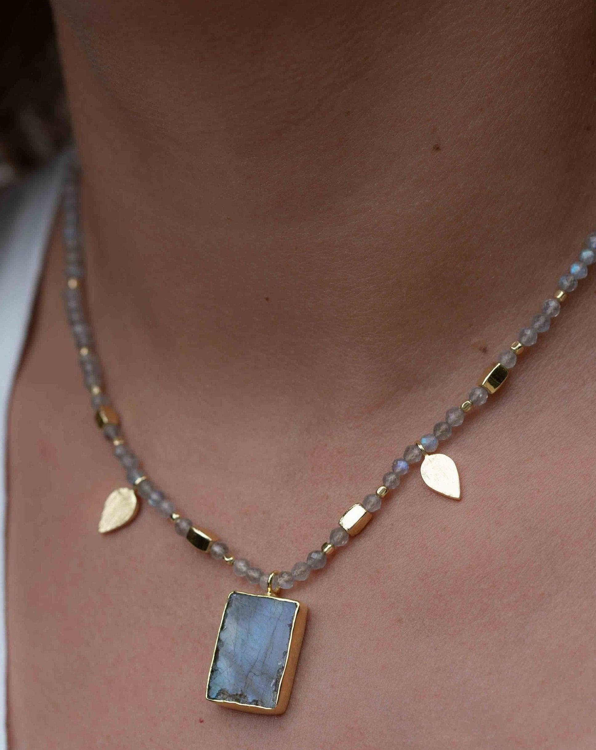Labradorite, Moonstone or Rose Quartz Bead Necklace ~ Charm ~ Gold plated 18k ~ Bohemian ~ MN122