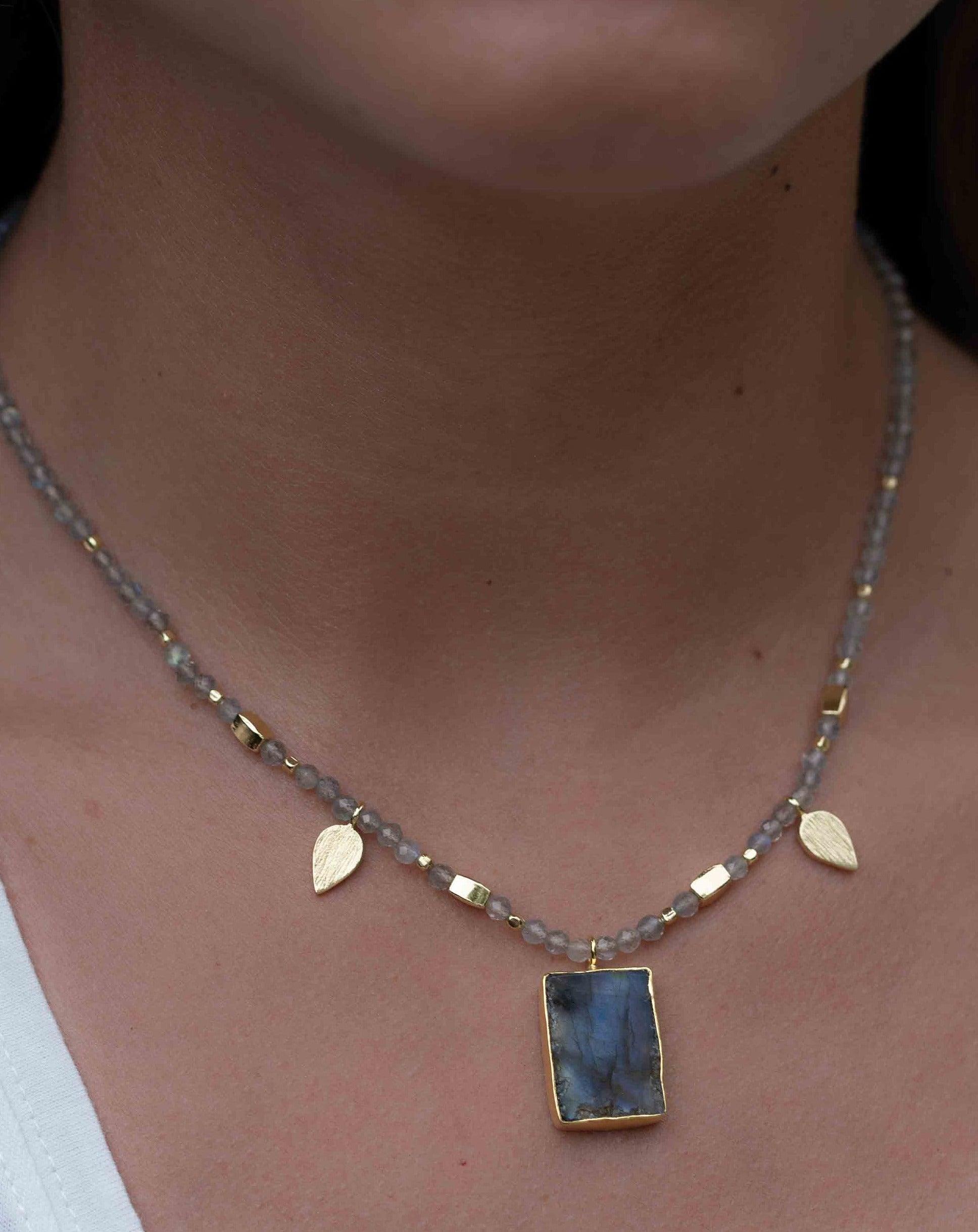 Labradorite, Moonstone or Rose Quartz Bead Necklace ~ Charm ~ Gold plated 18k ~ Bohemian ~ MN122