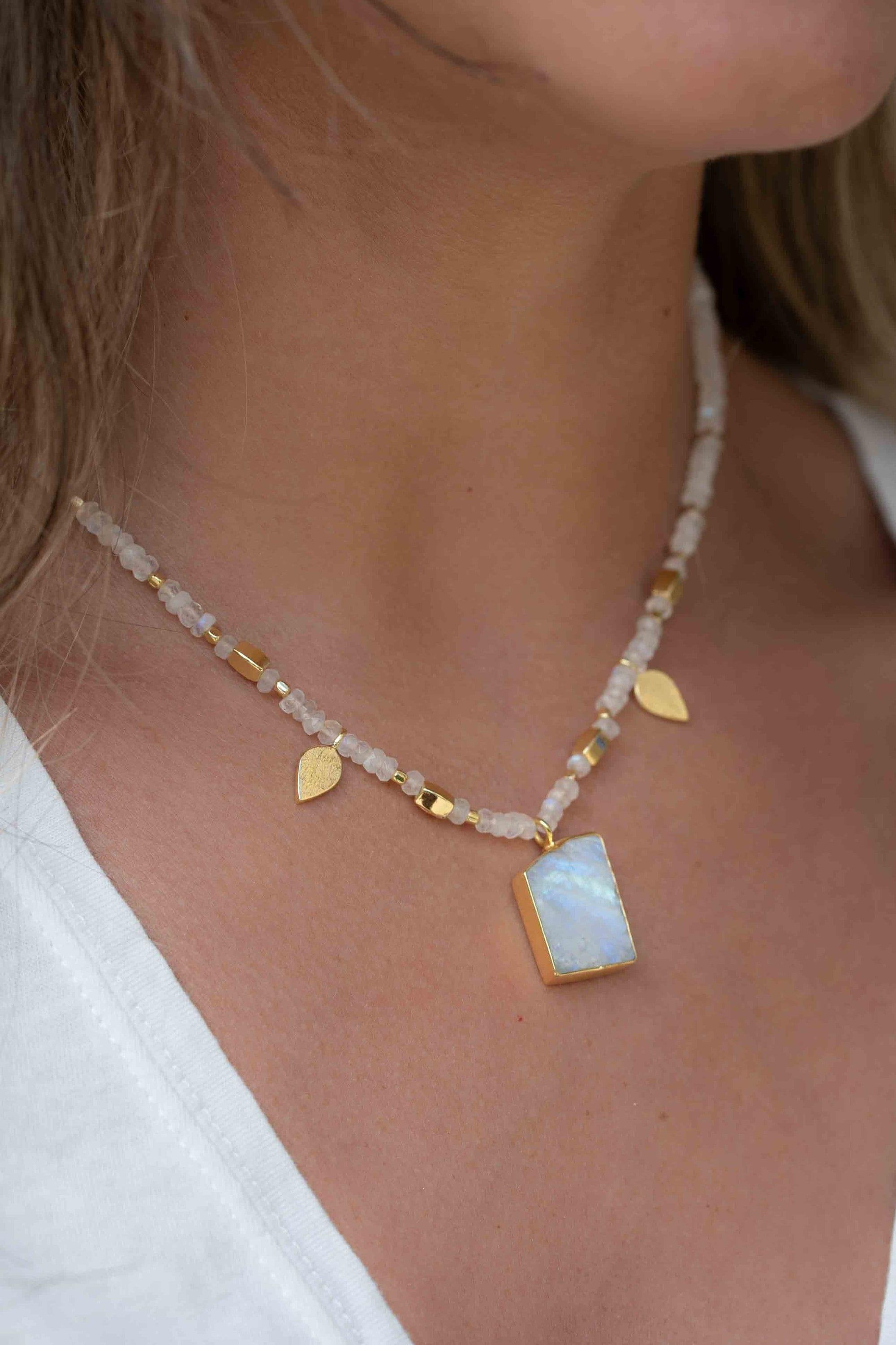 Labradorite, Moonstone or Rose Quartz Bead Necklace ~ Charm ~ Gold plated 18k ~ Bohemian ~ MN122