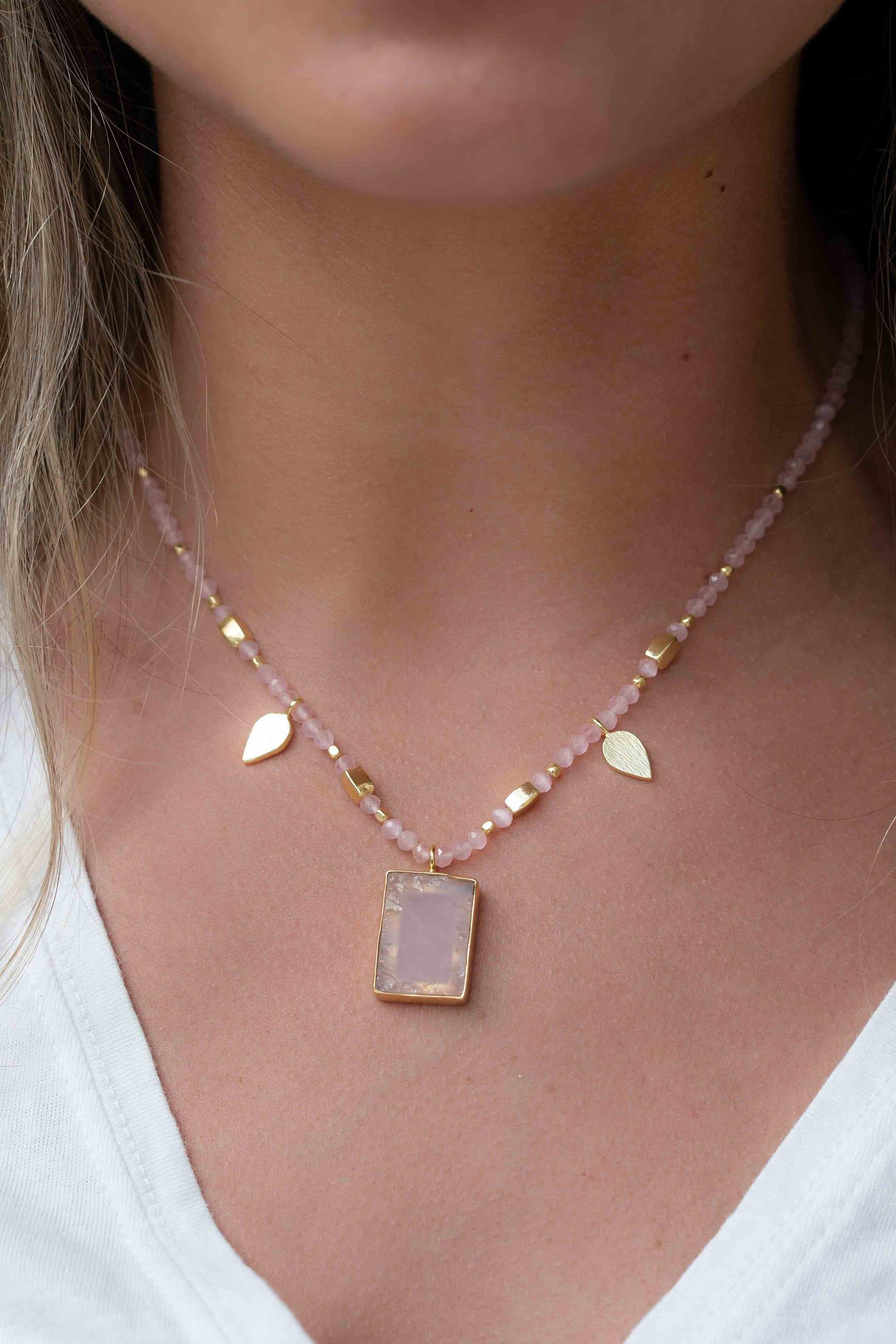 Labradorite, Moonstone or Rose Quartz Bead Necklace ~ Charm ~ Gold plated 18k ~ Bohemian ~ MN122