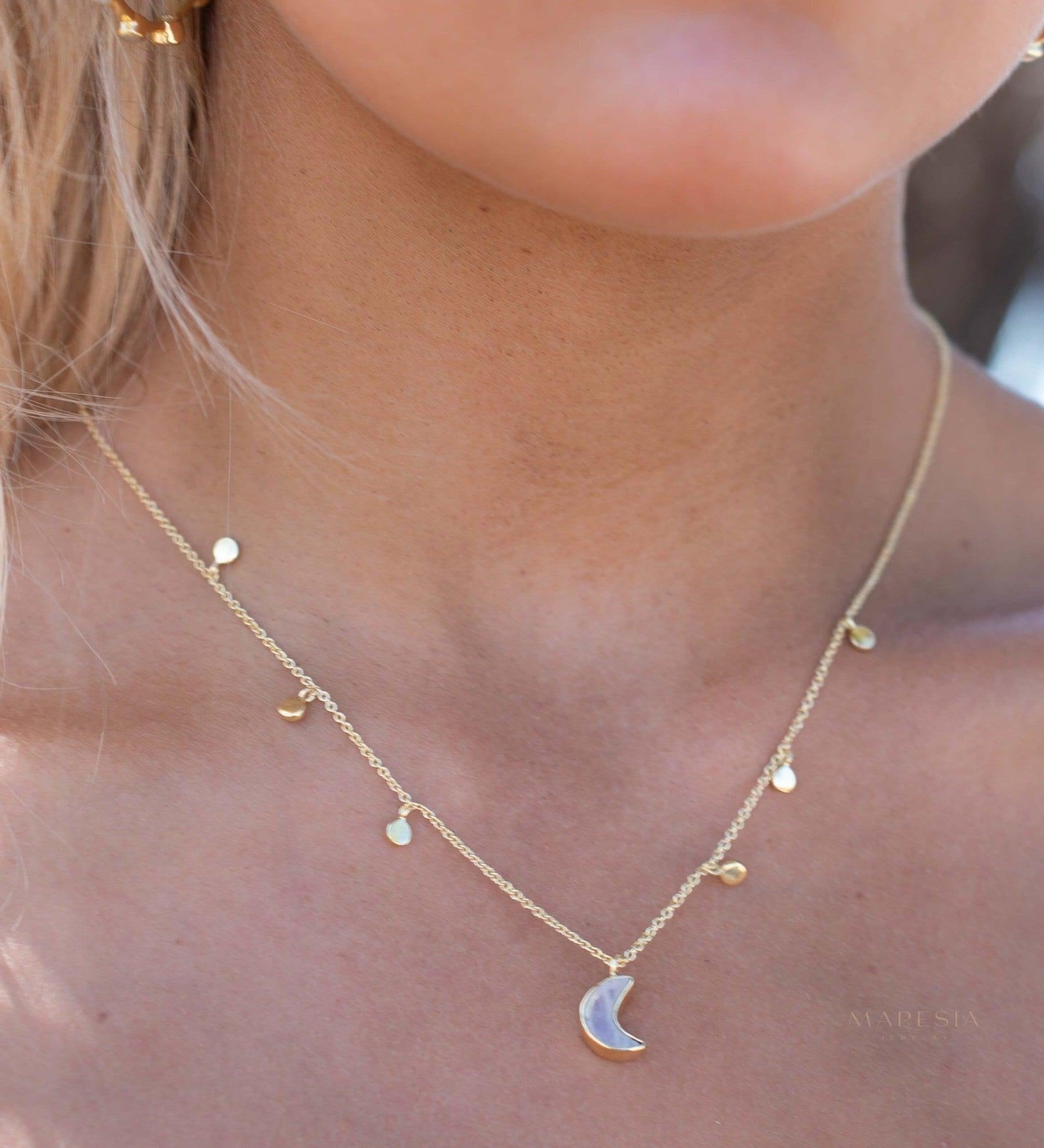 Labradorite, Moonstone or Rose Quartz Necklace ~ Gold Plated 18k ~ Jewelry ~ Minimalist~ Handmade~ Thin Chain~ Delicate ~Layered ~ MN129