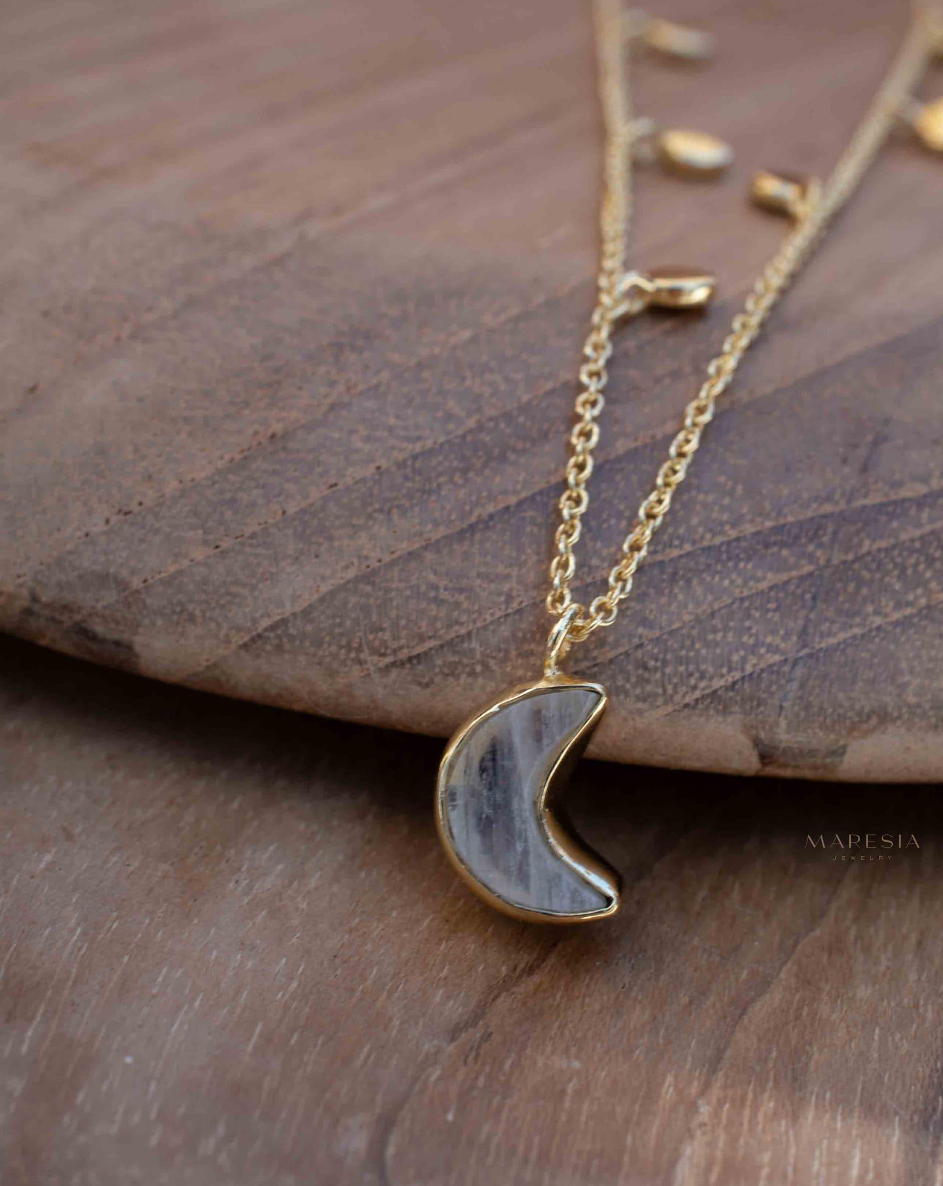 Labradorite, Moonstone or Rose Quartz Necklace ~ Gold Plated 18k ~ Jewelry ~ Minimalist~ Handmade~ Thin Chain~ Delicate ~Layered ~ MN129