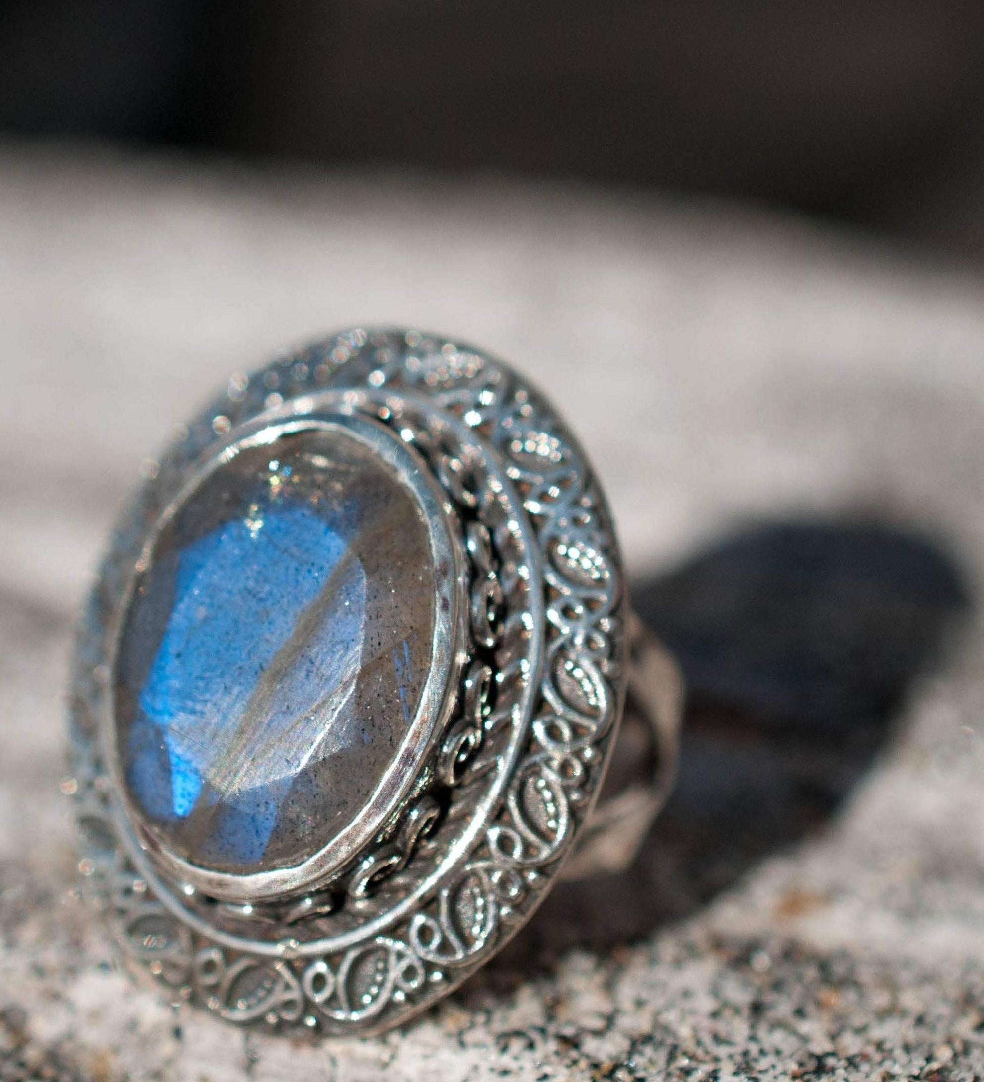 Labradorite Ring ~ Sterling Silver 925 - Maresia Jewelry