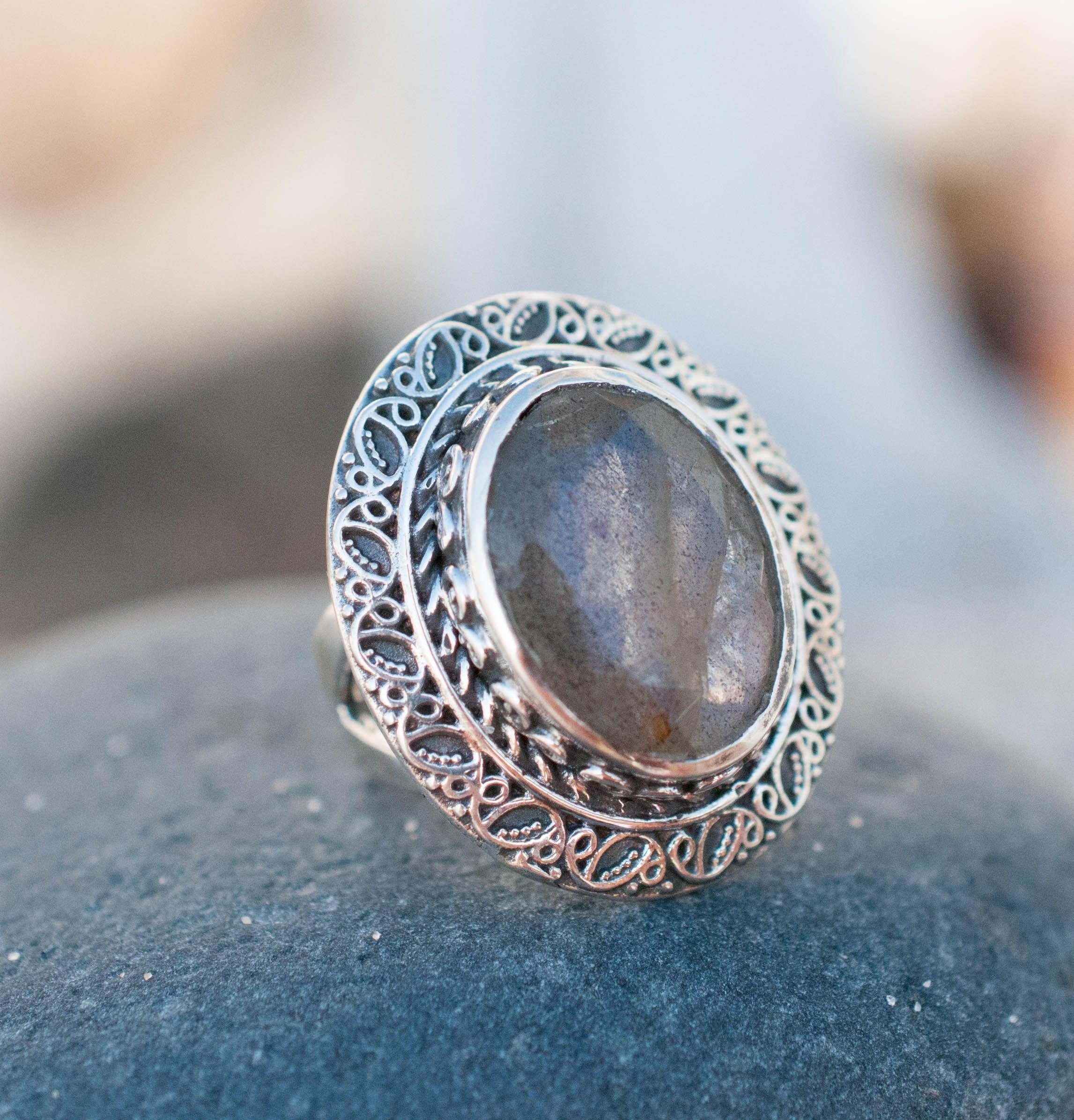 Labradorite Ring ~ Sterling Silver 925 - Maresia Jewelry