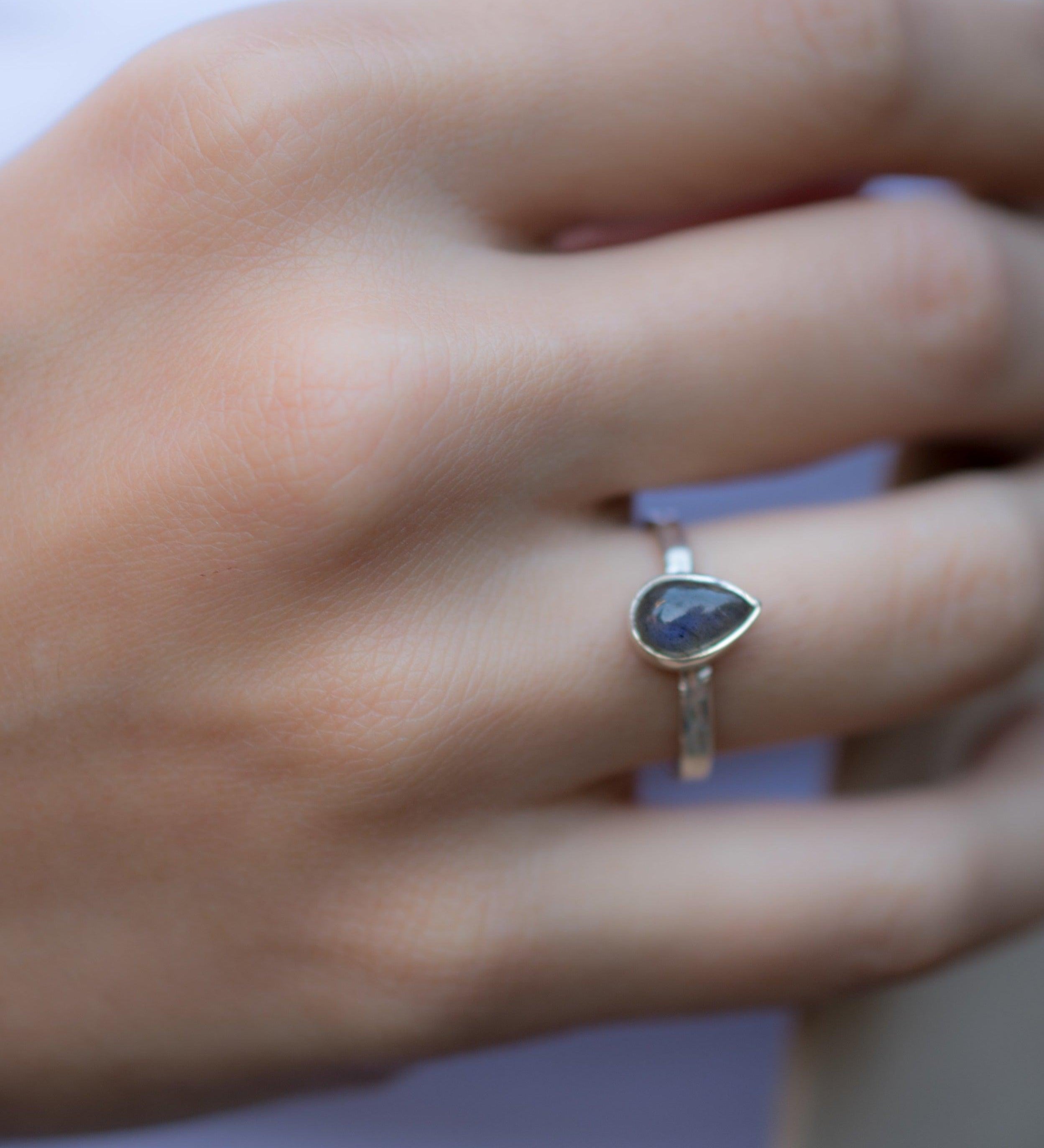 Labradorite Ring ~ Sterling Silver 925 ~ MR205 - Maresia Jewelry