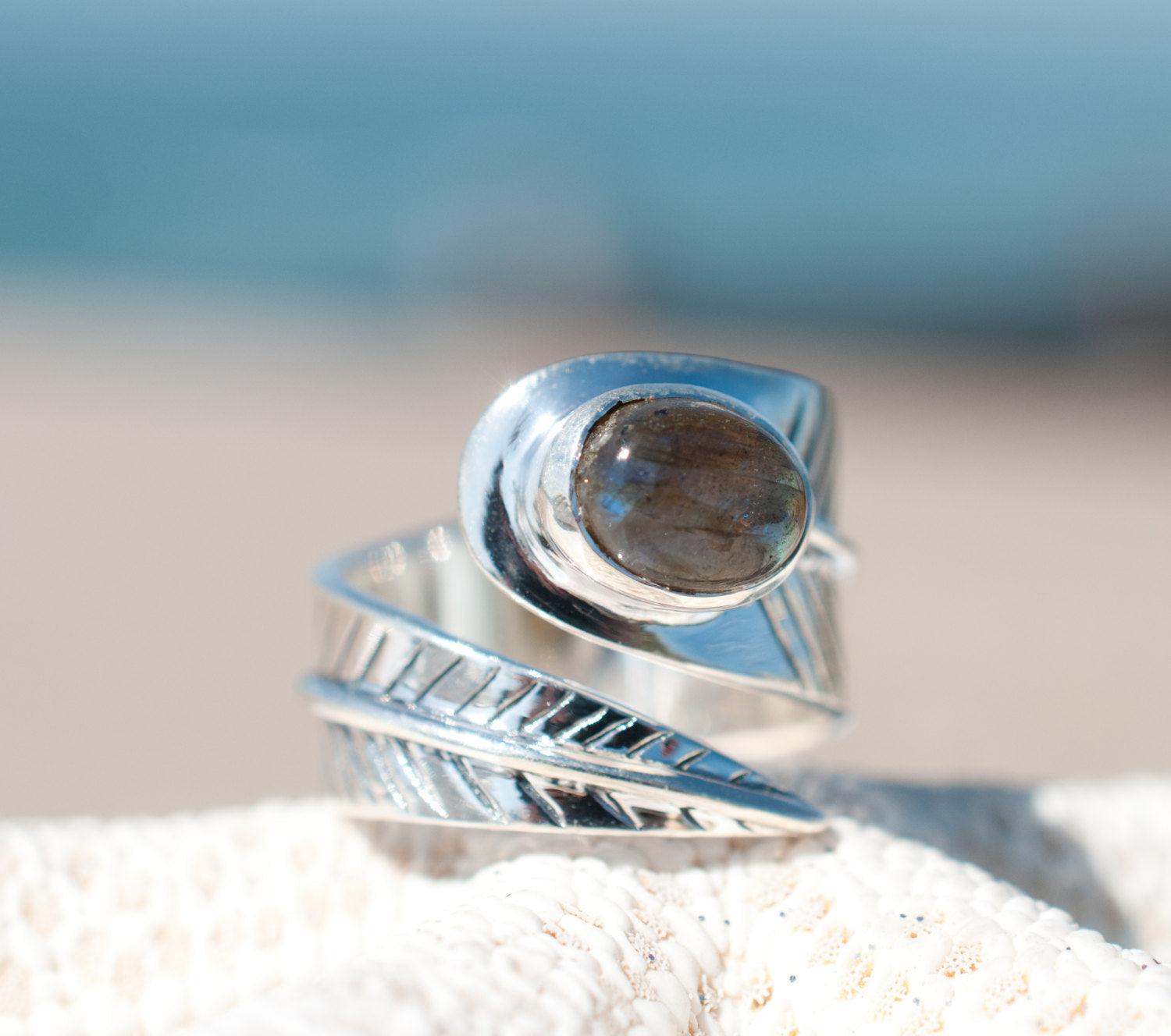 Leblon Leaf Labradorite Ring ~Sterling Silver 925~ SMR129 - Maresia Jewelry